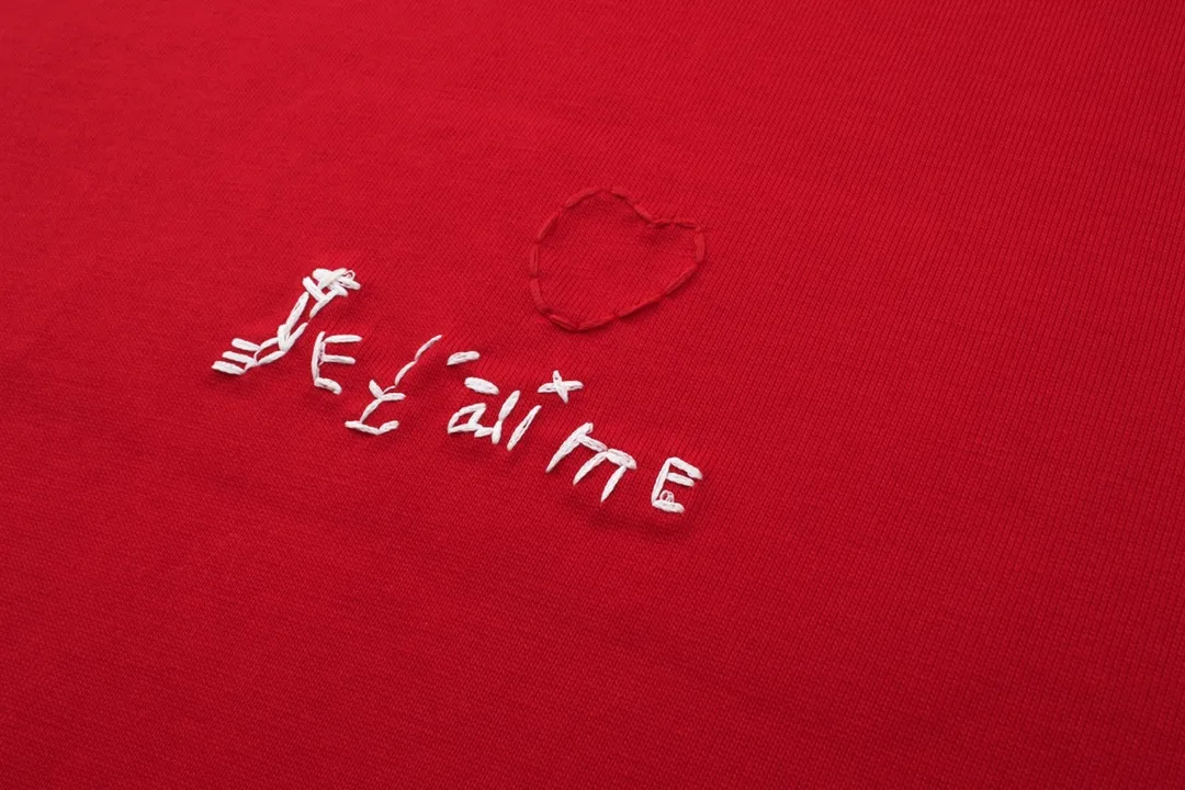 🅿️170 Detail Picture [Top version. Official website quality] BALENCI*GA/Paris BALENCI*GA#Valentine's Day. The latest model limited to Chinese Valentine's Day, love embroidered washed and distressed short-sleeved T-shirt brick cabinet synchronization. The fabric is made of Paris ZP custom-woven and dyed cotton double yarn. The weight is 260 grams. The cloth surface is clean. The cloth pattern is clear. Soft and comfortable. Good color fastness. Not easy to change color. The threads are woven and dyed with no color difference. The front and back embroidery is embroidered with an embroidery machine imported from Tajima. The effect is three-dimensional and the garment is distressed. The version adopts OS loose shoulder design. Same style for men and women. Code: BL233306 Color: black. White, red Size: XS to L