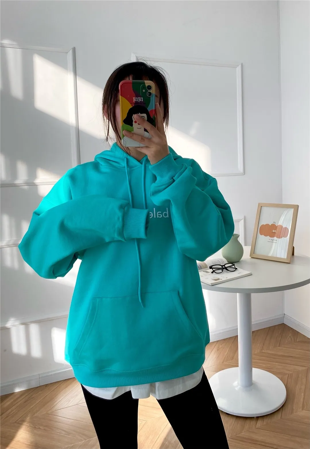 ♻️💯Reference model picture for the upper body❤️The top tested version of Balenciaga mailbox logo pure cotton loose-fitting autumn and winter hoodie for men and women couples. A simple basic sweatshirt. A simple sweatshirt that you can fall in love with at first glance. The Blcg mailbox logo on the chest is simple and beautiful. It is operated by an imported elliptical machine, with no burrs and neat alignment! The fabric is made of 480g pure cotton fabric, which is different from the low-end version. The color is also super beautiful. You must get this one! ! ! ! !  Color: black, white, fog blue, khaki, lake green Size: XS-L P:450
