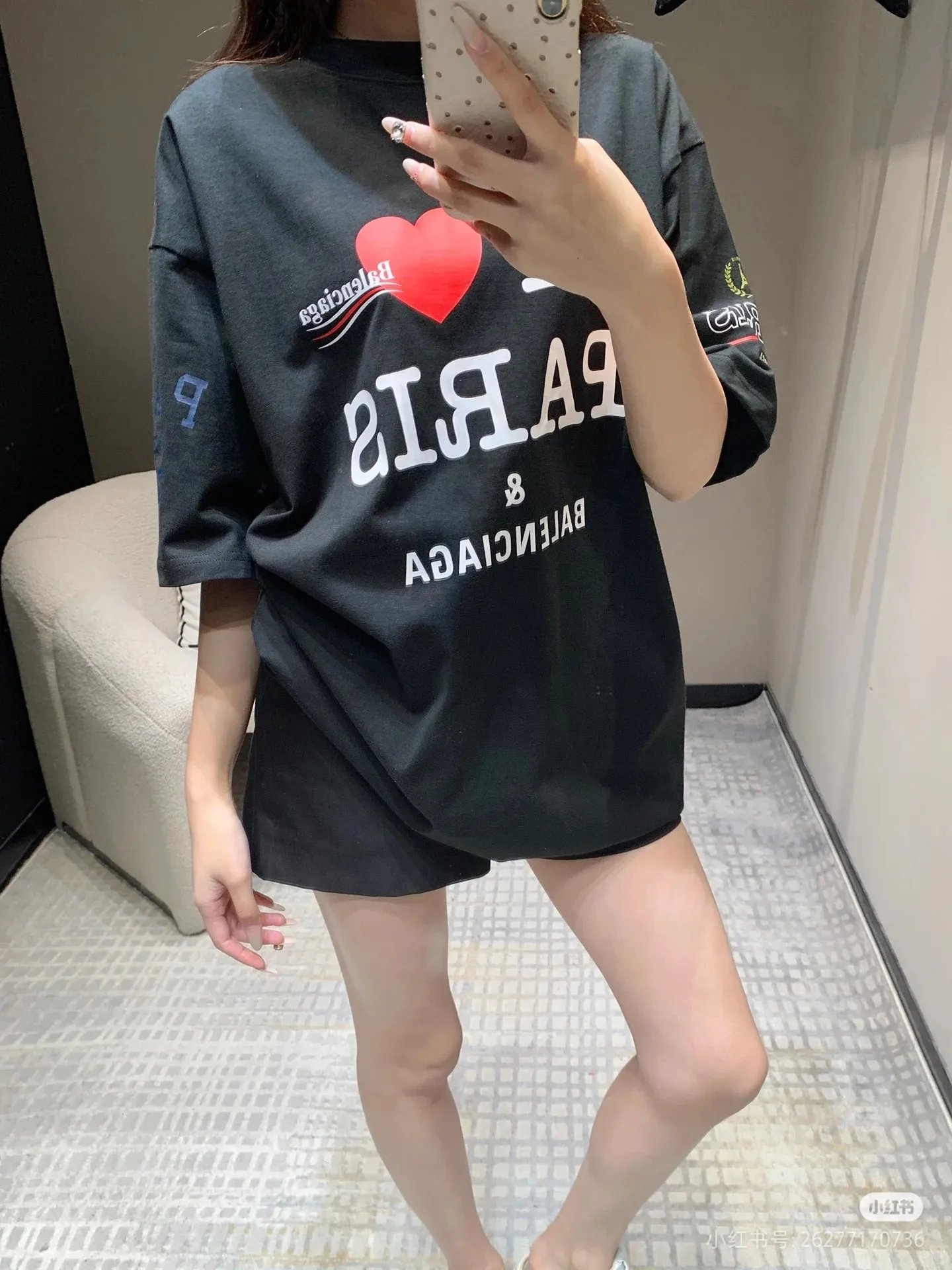 🎀Hot model pictures🎀[Top version. Official website quality] BALENCI*GA/Paris.SS25 latest model, front and back left and right sleeves I Love Paris & Balenciaxx art printed short-sleeved T-shirt. Brick cabinet synchronization. Genuine product developed at the first time, happy to print and compare! The fabric is made of Paris ZP custom-woven and dyed cotton double yarn. Weighing 260 grams, the cloth surface is clean. The cloth pattern is clear, soft and comfortable. The threads are dyed with no color difference. The printing uses environmentally friendly imported materials. The letters are clear and the effect is three-dimensional. The version adopts OS loose shoulder design. Same style for men and women. Color: white, black. Size: XS S M L P270