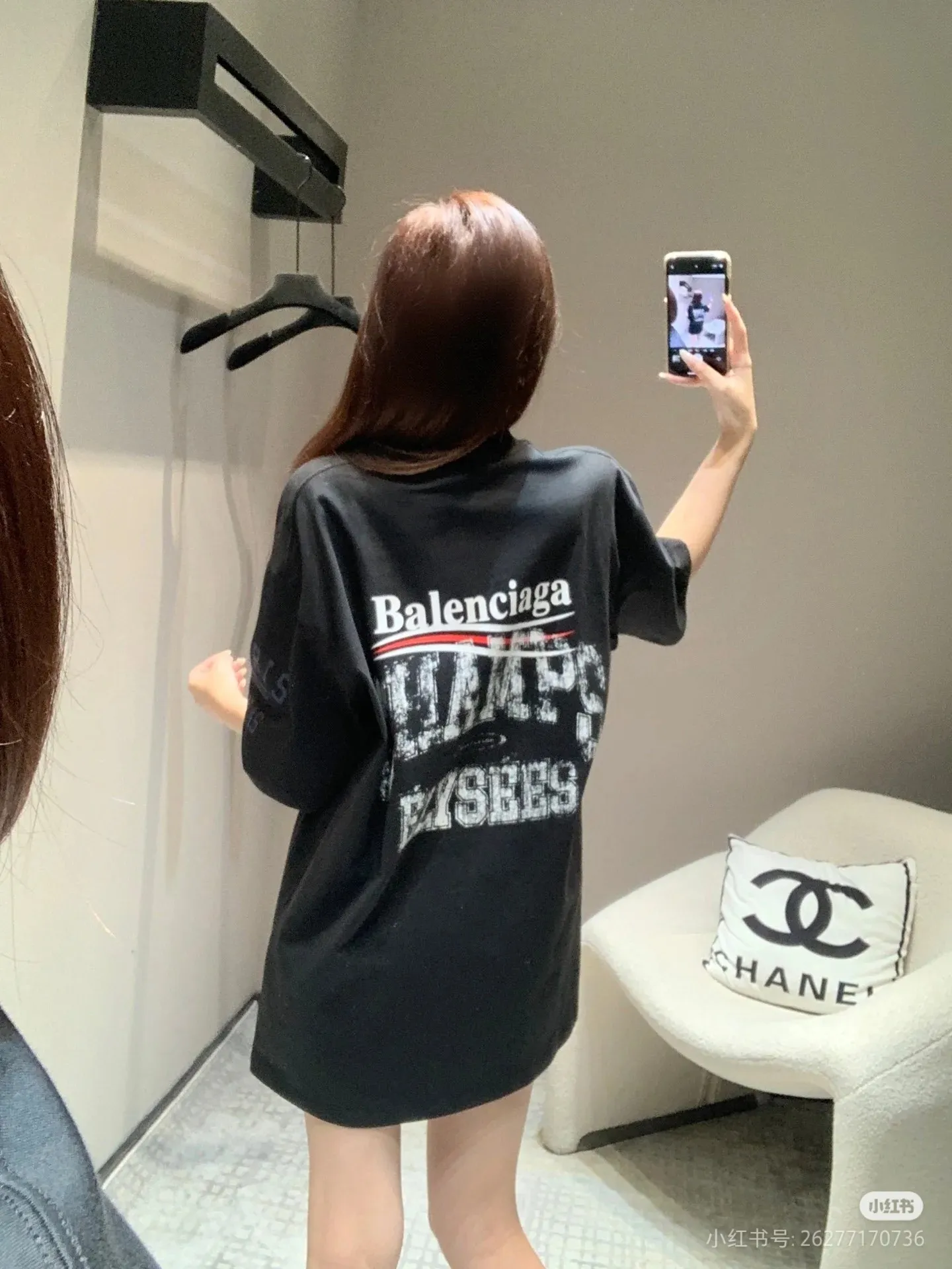 🎀Hot model pictures🎀[Top version. Official website quality] BALENCI*GA/Paris.SS25 latest model, front and back left and right sleeves I Love Paris & Balenciaxx art printed short-sleeved T-shirt. Brick cabinet synchronization. Genuine product developed at the first time, happy to print and compare! The fabric is made of Paris ZP custom-woven and dyed cotton double yarn. Weighing 260 grams, the cloth surface is clean. The cloth pattern is clear, soft and comfortable. The threads are dyed with no color difference. The printing uses environmentally friendly imported materials. The letters are clear and the effect is three-dimensional. The version adopts OS loose shoulder design. Same style for men and women. Color: white, black. Size: XS S M L P270