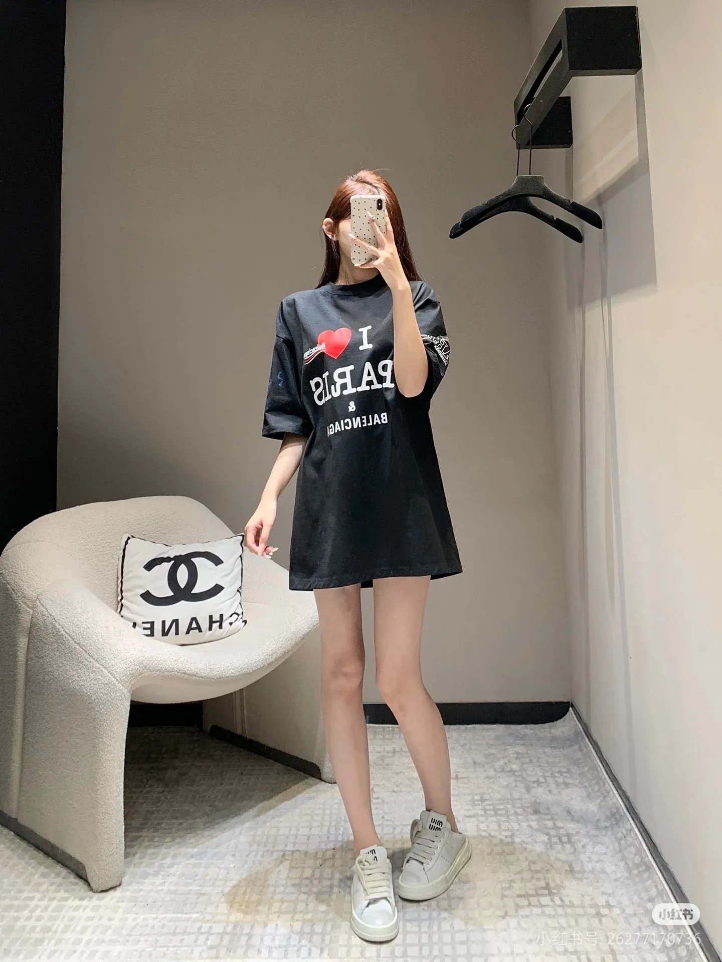 🎀Hot model pictures🎀[Top version. Official website quality] BALENCI*GA/Paris.SS25 latest model, front and back left and right sleeves I Love Paris & Balenciaxx art printed short-sleeved T-shirt. Brick cabinet synchronization. Genuine product developed at the first time, happy to print and compare! The fabric is made of Paris ZP custom-woven and dyed cotton double yarn. Weighing 260 grams, the cloth surface is clean. The cloth pattern is clear, soft and comfortable. The threads are dyed with no color difference. The printing uses environmentally friendly imported materials. The letters are clear and the effect is three-dimensional. The version adopts OS loose shoulder design. Same style for men and women. Color: white, black. Size: XS S M L P270