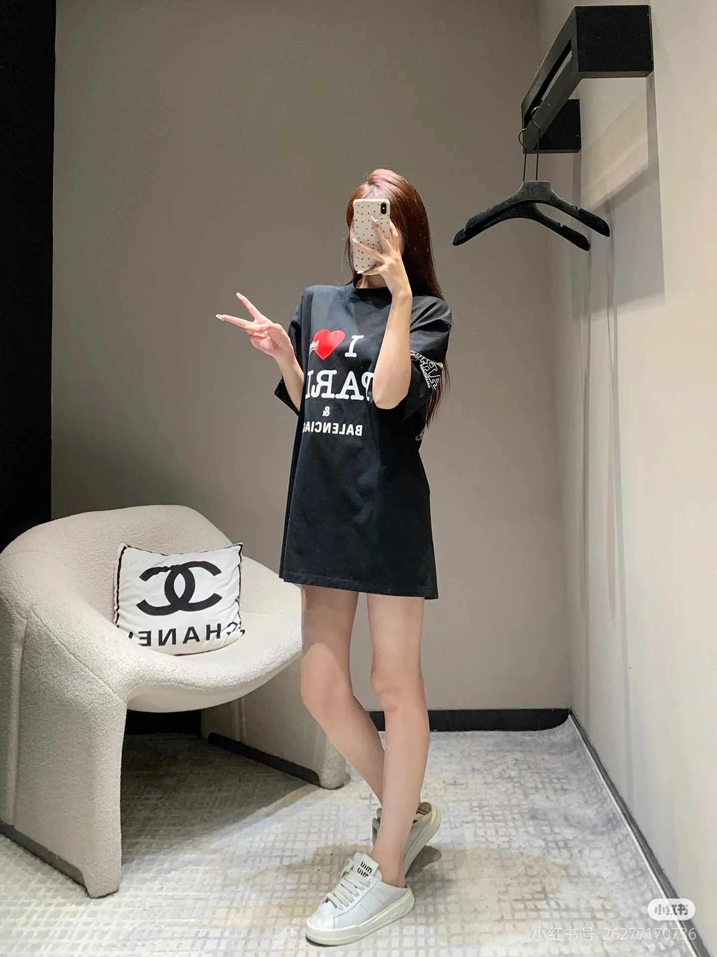 🎀Hot model pictures🎀[Top version. Official website quality] BALENCI*GA/Paris.SS25 latest model, front and back left and right sleeves I Love Paris & Balenciaxx art printed short-sleeved T-shirt. Brick cabinet synchronization. Genuine product developed at the first time, happy to print and compare! The fabric is made of Paris ZP custom-woven and dyed cotton double yarn. Weighing 260 grams, the cloth surface is clean. The cloth pattern is clear, soft and comfortable. The threads are dyed with no color difference. The printing uses environmentally friendly imported materials. The letters are clear and the effect is three-dimensional. The version adopts OS loose shoulder design. Same style for men and women. Color: white, black. Size: XS S M L P270