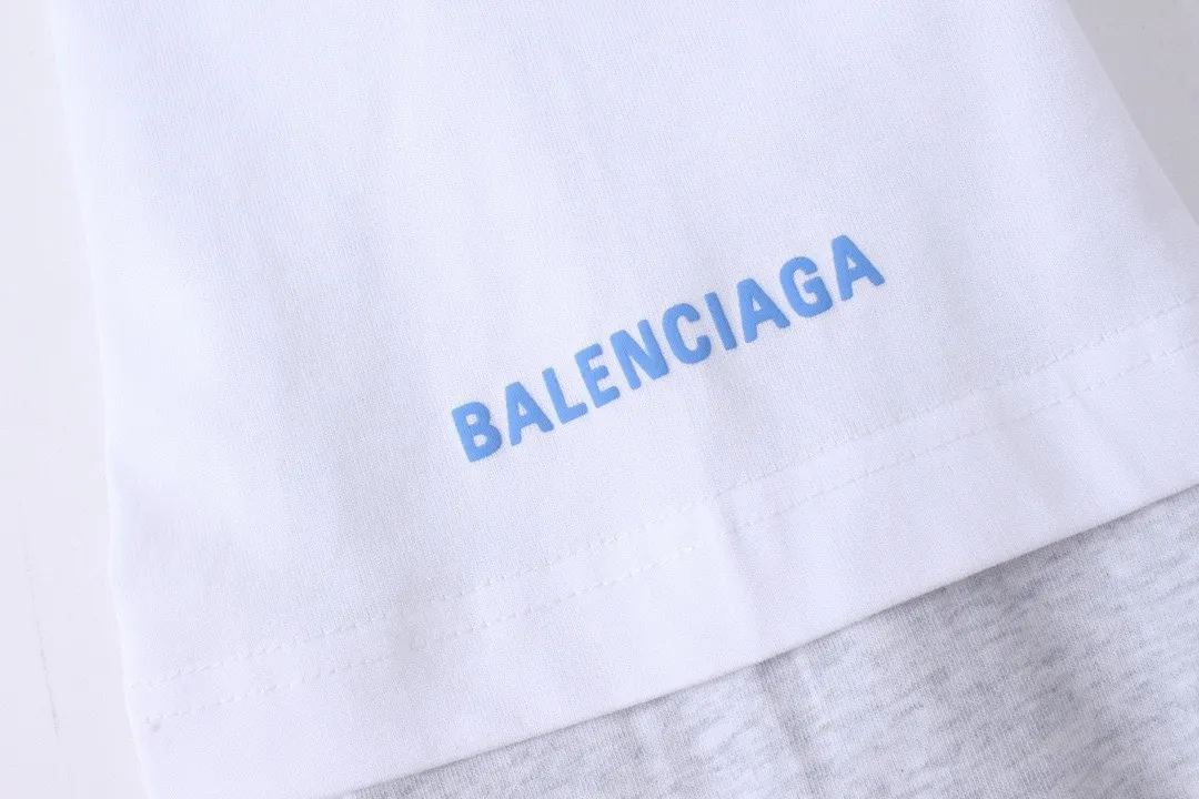 🅿️216 Real photos [Top version. Official website quality] BALENCIAGA/Balenciaga WFP World Food Agency charity limited edition #long-sleeved T-shirt. The fabric is made of Paris ZP custom-woven and dyed cotton double yarn. Weighing 260 grams, the cloth surface is clean. The cloth pattern is clear, soft and comfortable. The ribbing is dyed with no color difference. The classic pattern printing uses environmentally friendly imported glue, micro-foam printing. Precision screen. The letters are clear. No burrs. Strong three-dimensional effect. The version adopts OS loose shoulder version. Same style for men and women. Coding: BL225016 Color: white, black Size: XS S M L
