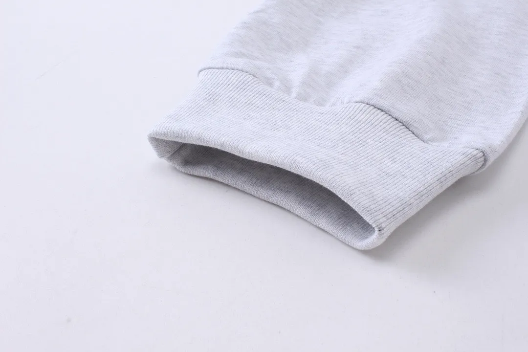 🅿️216 Real photos [Top version. Official website quality] BALENCIAGA/Balenciaga WFP World Food Agency charity limited edition #long-sleeved T-shirt. The fabric is made of Paris ZP custom-woven and dyed cotton double yarn. Weighing 260 grams, the cloth surface is clean. The cloth pattern is clear, soft and comfortable. The ribbing is dyed with no color difference. The classic pattern printing uses environmentally friendly imported glue, micro-foam printing. Precision screen. The letters are clear. No burrs. Strong three-dimensional effect. The version adopts OS loose shoulder version. Same style for men and women. Coding: BL225016 Color: white, black Size: XS S M L