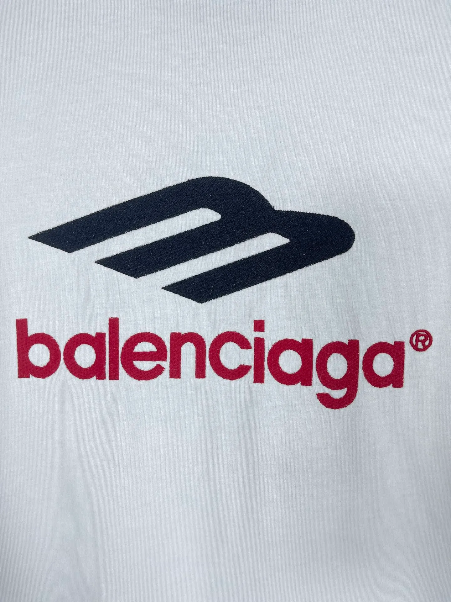 🅿️206 Actual pictures [Top version. Official website quality] BALENCI*GA/Paris. 24ss latest front and rear fabric splicing of different colors. AB double-sided printing and embroidery double combined with classic style. Genuine product developed at the first time. Notice! ️New method of splicing, different market currency. The brick cabinet is synchronized. The fabric is made of Paris ZP custom-woven and dyed cotton with double yarns and compact cotton. The weight is 260 grams. The cloth surface is clean. The cloth pattern is clear, soft and comfortable, and the threads are dyed with no color difference. The classic pattern is directly printed using environmentally friendly imported materials, and the embroidery uses an imported Tajima embroidery machine. The letters are clear and the effect is three-dimensional. Restore the brick cabinet. The overweight craft version adopts the OS loose shoulder version. The same style for men and women. Code: BL223366 Color: black blue, gray and white Size: XS to L