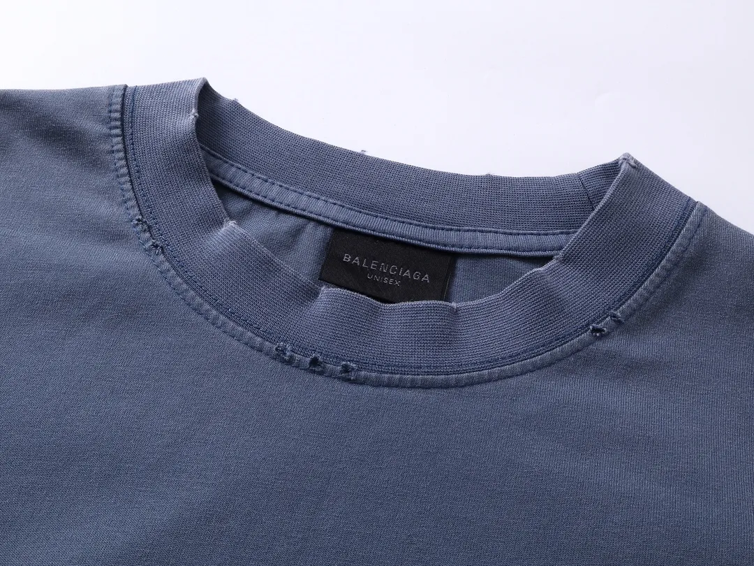 🅿️250 BALENCI*GA Paris tape series printed washed distressed long sleeves. The fabric is made of 280g Paris-specific double yarns*high weight 1:1 double yarn rib. The front and rear panels are made of imported Kornray machine direct-injection printing technology. Distressing + multi-position cutting and wear-making process. Two high-temperature shaping washes. os dropped shoulders and loose version. Same style for men and women -Color: off-white, iron gray, burgundy, green, black blue, fog blue -SIZE: XS S M L style number 8602#