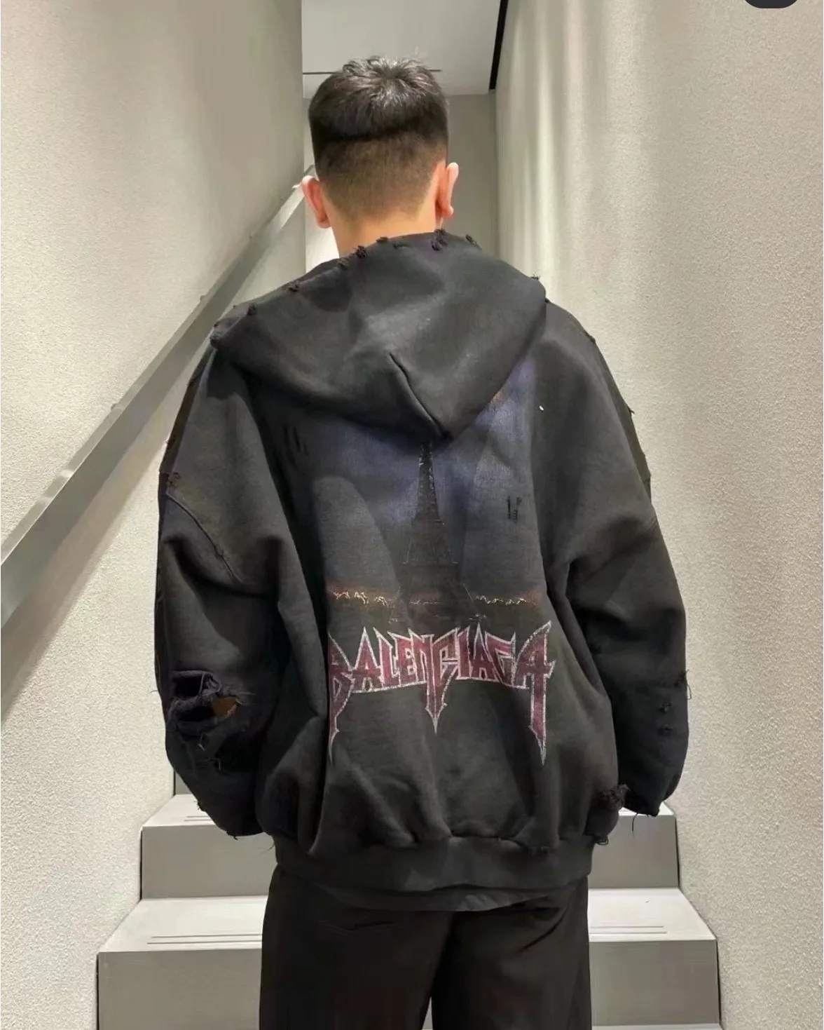 ♻️💯Upper body reference model picture❤️Top tested version BALENCIAGA Tower Paris Night Balenciaga distressed, dirty, hole-washed hooded zipper hoodie sweatshirt YB1.3W purchase ➕Price 10K purchase original targeted development! 460g double-ply double-yarn terry fabric, the garment weight is as high as 1.2kg! The back printing adopts Kornit digital direct printing process, and the shipment is extremely slow! Especially the Yunmu color on the tower is very delicate and grainy! The overall bursting letters are very evenly distressed and have a full sense of distress! The whole body was severely damaged, all randomly worn by hand! Very time consuming! The whole piece of clothing went through three washes. The fabric was first pre-shrunk, and then washed with distressing water to wash out the color on the printed surface to give it a distressed look. After washing with water for the second time, do the dirty coating. The staining is also a manual process, and each position of the coating must be brushed more than 3 times before! The key point is the coating on the back. It is a process that really makes people vomit blood. It has to be brushed back and forth, more than 20 times, to evenly apply the coating! It can be said that it will never be seen alive. After the coating is completed, the garments will be sprayed and then washed with wax! After washing with the wax, the fabric feels smooth and won't have that harsh, rough feel! This is also a key craft! If this step is missing, it won’t be visible on the screen, but it will be very uncomfortable and the skin texture will be very poor!  The workmanship is troublesome, and it normally takes 15 days for orders to be returned! Look at this construction period and this price, do you think it’s worth it?  Size: XS-L Color: Active Black P:490