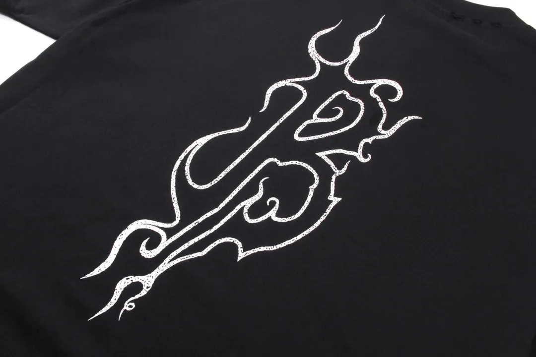 🅿️186 Detailed Picture [Top version. Official website quality] BALENCI*GA/Paris. 2024 new style flame letter LOGO destruction printed short-sleeved T-shirt. Brick cabinets are synchronized. Genuine products are developed at the first time, and you can print and compare! The fabric is made of Paris ZP custom-woven and dyed cotton double yarn. Weighing 260 grams, the cloth surface is clean. The cloth pattern is clear, soft and comfortable. The threads are dyed with no color difference. The classic LOGO is printed using environmentally friendly imported materials, with clear pattern letters and a three-dimensional effect. Restored brick cabinet. Ready-made garments are washed, worn and old. Different market currency. Welcome to compare. The version adopts OS loose shoulder version. Same style for men and women. Code: BL233303 Color: black, white, yellow, gray blue Size: XS to L