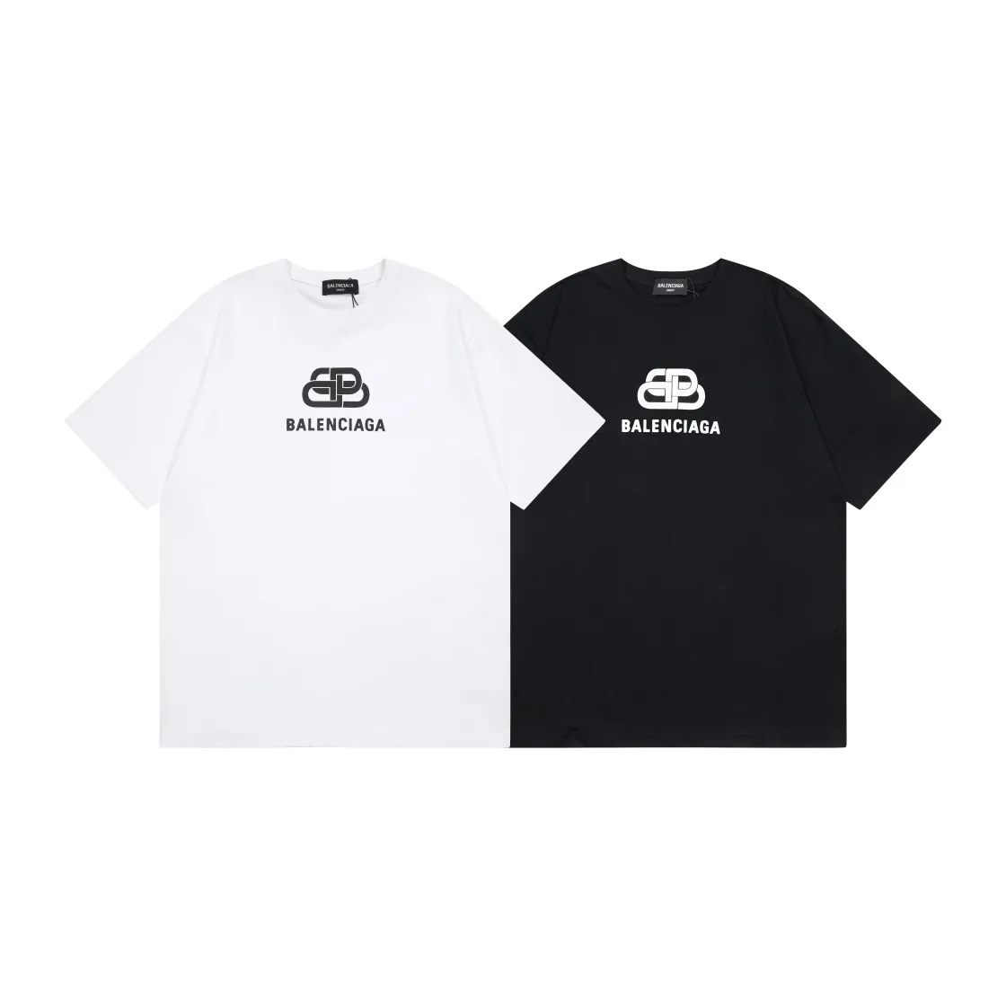 🅿️160 detailed pictures [Top version. Official website quality] BALENCI*GA/Paris. Classic style. SS22 #balenci*ga lock letter LOGO short-sleeved T-shirt. Brick cabinet synchronization.                       The fabric is made of Paris ZP custom-woven and dyed 100% double yarn compact cotton. The weight is 260 grams. The cloth surface is clean. The cloth pattern is clear, soft and comfortable. The threads are dyed with no color difference. The classic pattern is printed with environmentally friendly imported materials, precision printing screen, the letters are clear, the effect is three-dimensional, and the brick cabinet is restored. The version adopts the OS loose shoulder version. Same style for men and women Coding: BL223051 Color: Black. White. Orchid Size: XS S M L