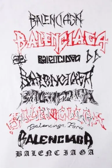 The top proven version of Balenciaga/Balenciaga 24SS Year of the Dragon hand-painted graffiti logo fully printed short-sleeved T-shirt everyone has been waiting for! The Year of the Dragon limited edition is finally available! The fabric is made of 16-count single combed compact spun 250g thickened plain weave fabric, washed and dyed on the panel. The front and rear left and right sleeve patterns are all made using an elliptical machine direct injection process. After scanning the pattern, the details of the panel are adjusted manually. Then use large cloth to repeatedly adjust the pattern on the board. The printing is delicate and neat. The ready-made garments are washed softly to ensure no shrinkage. Double-pressing technology is used. The pattern part uses graffiti-style Gothic fonts. The pattern effect is fully restored. The double-layer stitching on the back collar is firm and tight. The double-chain routing on the shoulders. The hem is tightened tightly. The fabric is full of drape. The pattern is consistent. Customized and numbered washing. Only every detail is presented to customers. Size: S-XL P:280