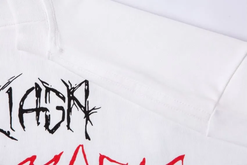 The top proven version of Balenciaga/Balenciaga 24SS Year of the Dragon hand-painted graffiti logo fully printed short-sleeved T-shirt everyone has been waiting for! The Year of the Dragon limited edition is finally available! The fabric is made of 16-count single combed compact spun 250g thickened plain weave fabric, washed and dyed on the panel. The front and rear left and right sleeve patterns are all made using an elliptical machine direct injection process. After scanning the pattern, the details of the panel are adjusted manually. Then use large cloth to repeatedly adjust the pattern on the board. The printing is delicate and neat. The ready-made garments are washed softly to ensure no shrinkage. Double-pressing technology is used. The pattern part uses graffiti-style Gothic fonts. The pattern effect is fully restored. The double-layer stitching on the back collar is firm and tight. The double-chain routing on the shoulders. The hem is tightened tightly. The fabric is full of drape. The pattern is consistent. Customized and numbered washing. Only every detail is presented to customers. Size: S-XL P:280