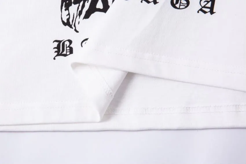 The top proven version of Balenciaga/Balenciaga 24SS Year of the Dragon hand-painted graffiti logo fully printed short-sleeved T-shirt everyone has been waiting for! The Year of the Dragon limited edition is finally available! The fabric is made of 16-count single combed compact spun 250g thickened plain weave fabric, washed and dyed on the panel. The front and rear left and right sleeve patterns are all made using an elliptical machine direct injection process. After scanning the pattern, the details of the panel are adjusted manually. Then use large cloth to repeatedly adjust the pattern on the board. The printing is delicate and neat. The ready-made garments are washed softly to ensure no shrinkage. Double-pressing technology is used. The pattern part uses graffiti-style Gothic fonts. The pattern effect is fully restored. The double-layer stitching on the back collar is firm and tight. The double-chain routing on the shoulders. The hem is tightened tightly. The fabric is full of drape. The pattern is consistent. Customized and numbered washing. Only every detail is presented to customers. Size: S-XL P:280