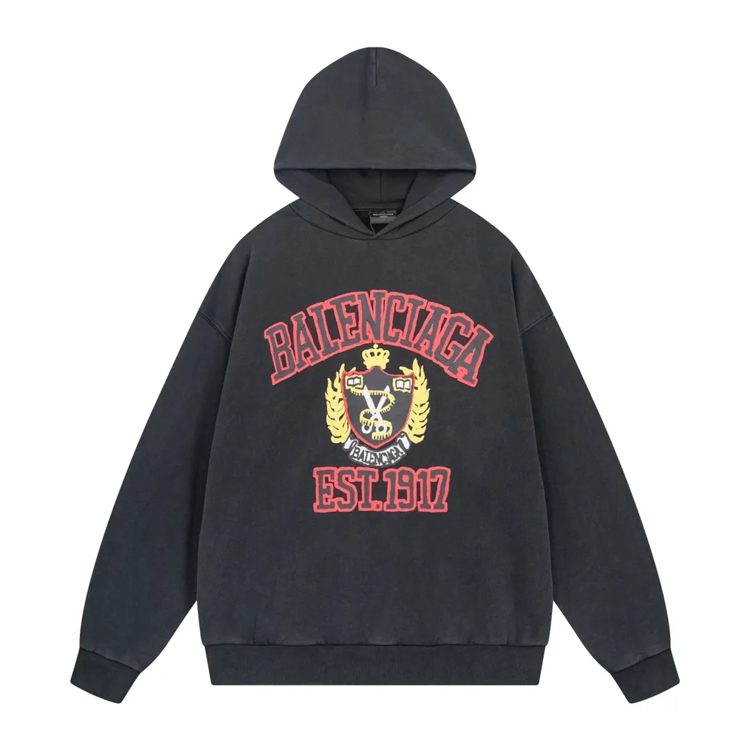 🅿️316 Detailed picture [Top version. Official website quality] BALENCI*GA/Paris. 23 spring new style, crown wheat scissors foam printing process. Ready-to-wear distressed washed long-sleeved hooded sweatshirt. Brick cabinet synchronization. The fabric is made of Paris ZP custom-woven and dyed cotton sweatshirt. The weight is 450 grams, the cloth surface is clean. The cloth pattern is clear, soft and comfortable. The threads are dyed with no color difference. The classic pattern is printed with environmentally friendly imported materials, hand-painted effect foam printing, the effect is three-dimensional and restores the brick cabinet. Different market currencies, welcome to compare. The version adopts OS loose shoulder design. Same style for men and women. Code: BL238067 Color: washed black, off-white Size: XS S M L