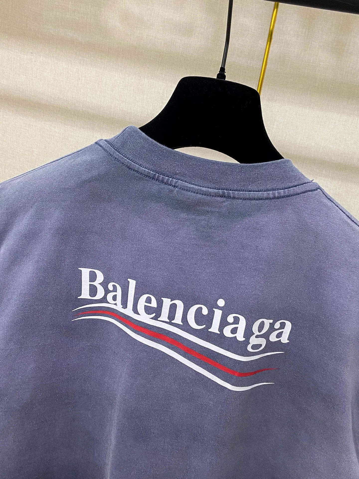 🅿️180 9188# Real photos Top version [[BALENCIA*GA] Official website quality Paris new Cola crack print short-sleeved T-shirt OS version Loose dropped shoulders Unisex style Fabric: 260g 100% cotton double yarn Process: Front and back printing Garment wash Spray horse-haired Distressed Styling Solid color Color: Washed purple Washed blue Size: XS S M L