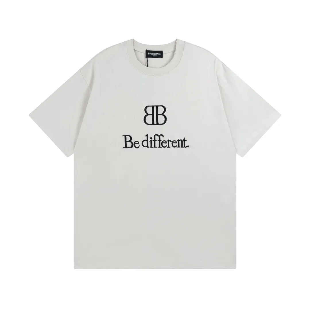🅿️176 Detailed picture [Top version. Official website quality] BALENCI*GA/Paris #BB emblem embroidered short-sleeved T-shirt# The fabric is made of Paris ZP custom-woven and dyed cotton double yarn. Weighing 260 grams, the cloth surface is clean. The cloth pattern is clear, soft and comfortable. The color fastness is good. It is not easy to change color. The threads are dyed with no color difference. The BB pattern letter embroidery uses imported embroidery machines, and the letters are three-dimensional and full. It is produced according to the pictures in the Jubie market. The finished product is washed. The collar, collar and hem of the garment are frayed and worn. The letters are clear. The three-dimensional effect is strong. The version adopts the OS loose shoulder design. The same style for men and women. Code: BL223005 Color: washed black, lime Size: XS S M L