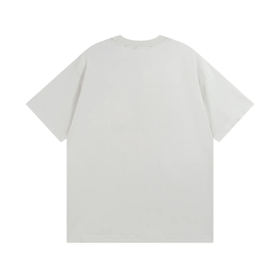 🅿️176 Detailed picture [Top version. Official website quality] BALENCI*GA/Paris #BB emblem embroidered short-sleeved T-shirt# The fabric is made of Paris ZP custom-woven and dyed cotton double yarn. Weighing 260 grams, the cloth surface is clean. The cloth pattern is clear, soft and comfortable. The color fastness is good. It is not easy to change color. The threads are dyed with no color difference. The BB pattern letter embroidery uses imported embroidery machines, and the letters are three-dimensional and full. It is produced according to the pictures in the Jubie market. The finished product is washed. The collar, collar and hem of the garment are frayed and worn. The letters are clear. The three-dimensional effect is strong. The version adopts the OS loose shoulder design. The same style for men and women. Code: BL223005 Color: washed black, lime Size: XS S M L