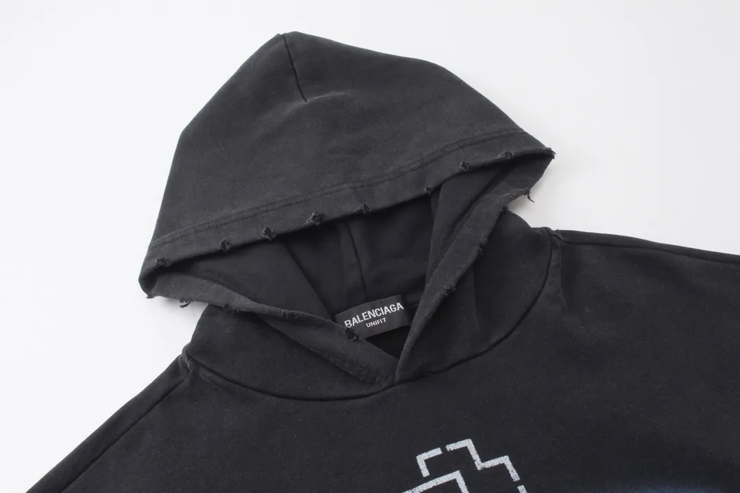 🅿️330 Detailed picture [Top version. Official website quality] BALENCI*GA/Paris Rammstein band co-branded hooded sweatshirt. The fabric is made of Paris ZP custom-woven and dyed cotton sweatshirt. The net weight is 450 grams. The cloth surface is clean. The cloth pattern is clear, soft and comfortable. The threads are dyed with no color difference. The pattern adopts Kornit digital direct printing machine, the letter strips are drawn with crack technology, the direct printing color is aligned with the original color, the LOGO is embroidered on the back of the clothes and legs, the ready-made clothes are washed and worn, the brick cabinets are restored, and the Jubie market is produced according to the pictures. You are welcome to compare the version and adopt the OS loose shoulder version. Same style for men and women Code: BL238070 Color: Washed black Size: XS S M L