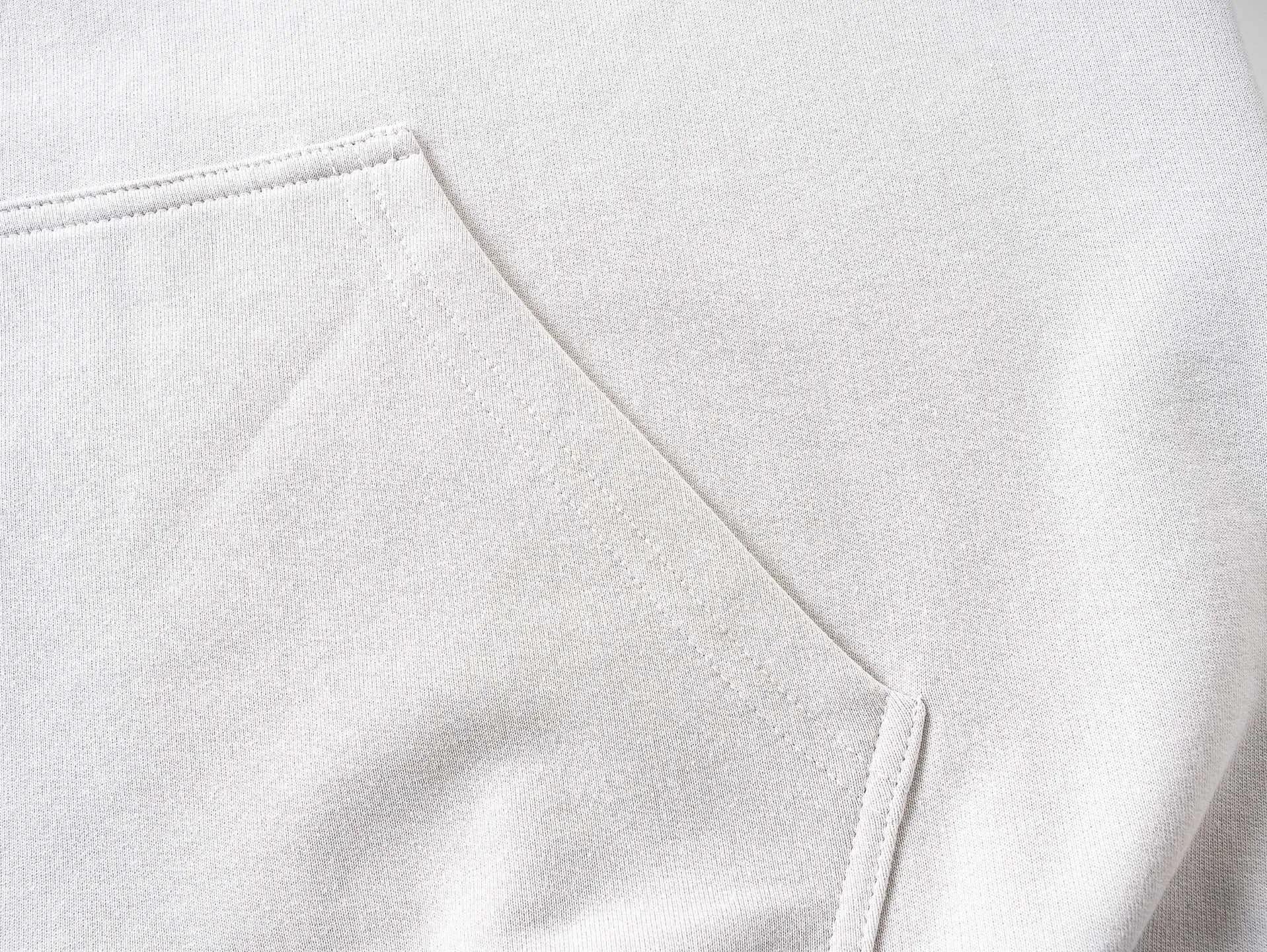🅿️350 BALENCI*GA Paris Chinese Valentine's Day limited edition hooded sweatshirt. The front embroidery is embroidered with an imported Tajima embroidery machine. The back letters are printed with environmentally friendly glue. Customized matching hardware. The letters are clear. The effect is three-dimensional. Exclusively matched to the pattern, woven and dyed 460g fabric. Threads are dyed in the same cylinder with zero color difference. Brick cabinet synchronization. Welcome to compare. Same style for men and women -Color: black off-white -SIZE: Xs S M L Style number 8991#