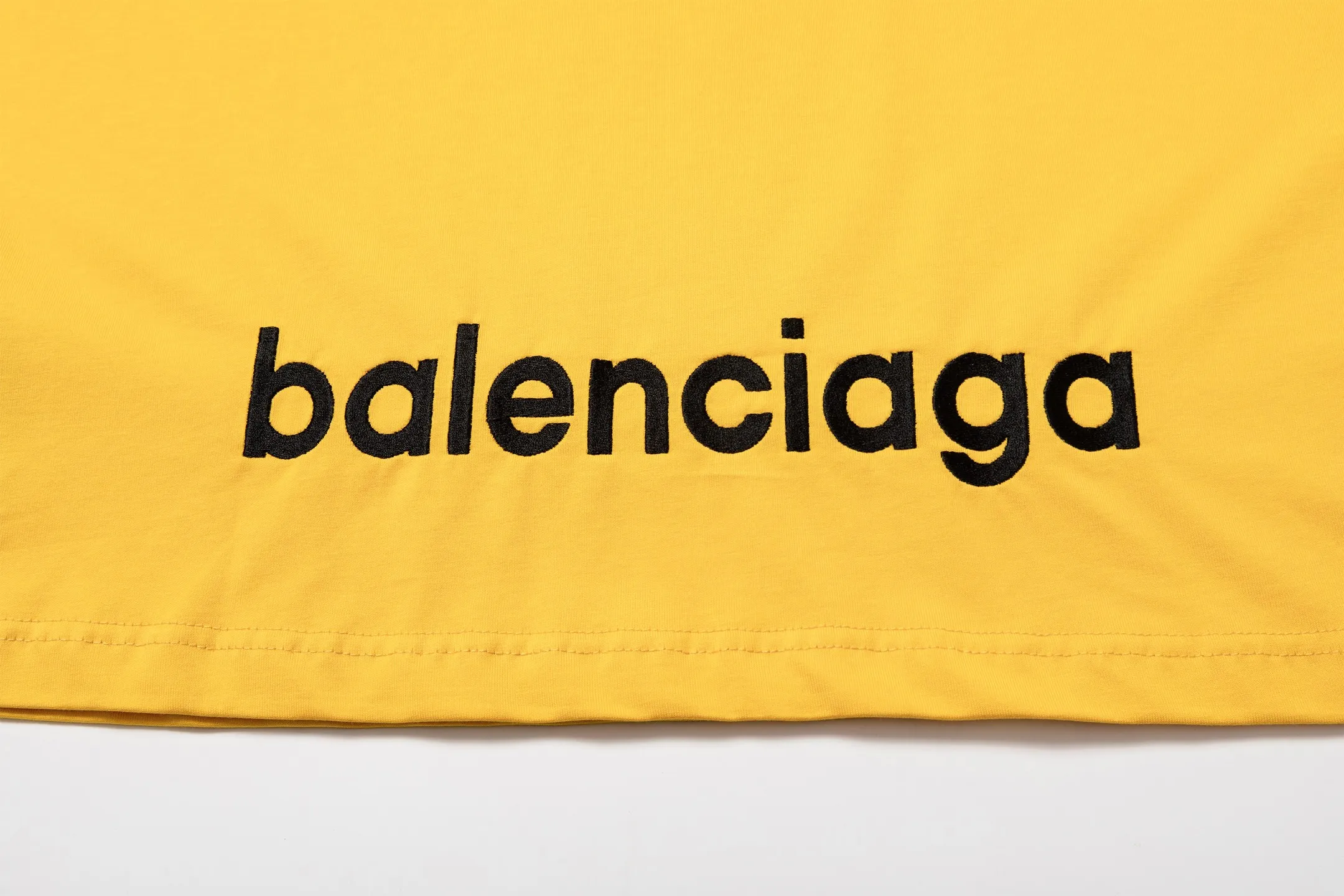 🅿️180 9207# Detailed picture Top version [[BALENCIA*GA] official website quality Paris new ski series 3M size LOGO embroidered short-sleeved T-shirt OS version Loose dropped shoulders Unisex style Fabric: 260g 100% cotton double yarn Technology: Front and back embroidery Garment washing Shape solid Color: Black Blue Yellow Size: XS S M L