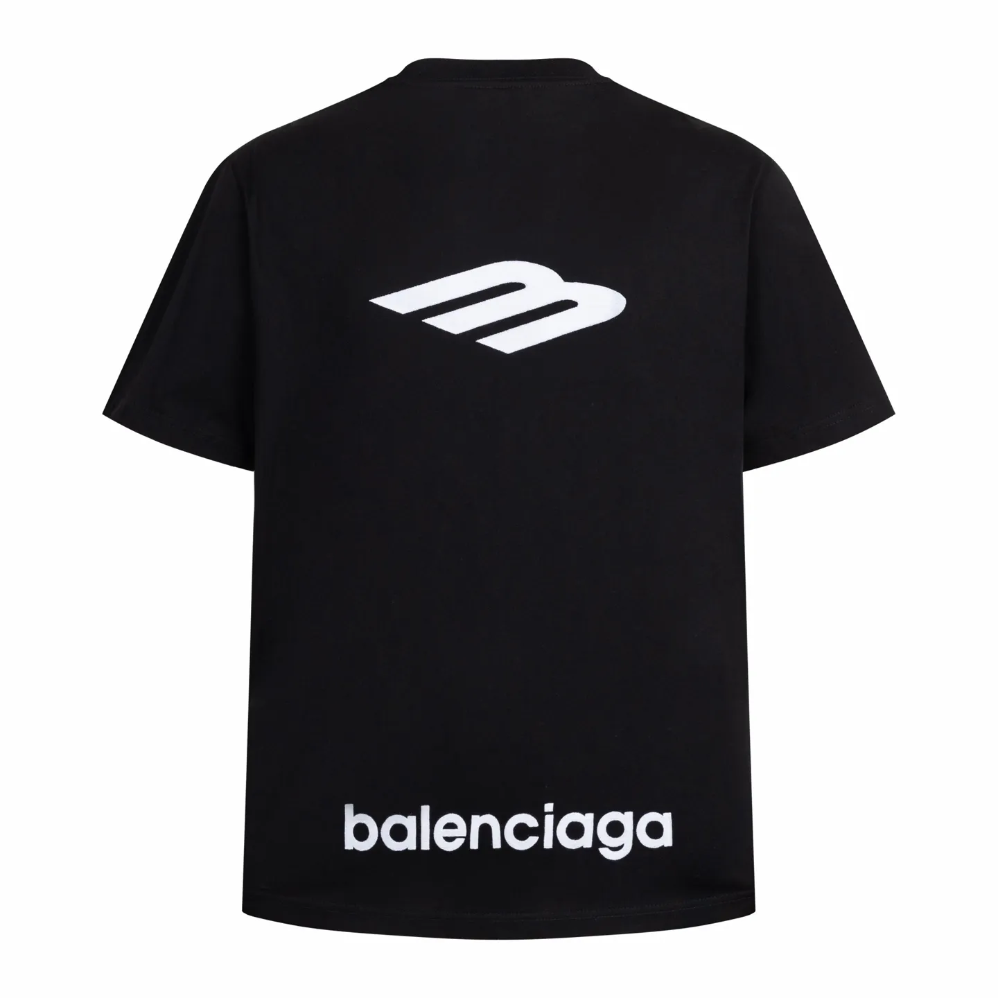🅿️270 BLCG 25FW 3M letter embroidered short sleeves. The fabric is made of 24S 185g double yarn special textile compact cotton, and the rib is made of 32S 340g double yarn stretch rib. It is woven with 24-count special-spun compact cotton yarn. The weaving process requires high standards and requires the use of advanced looms and high-quality raw materials. Specially woven compact cotton has many advantages, such as softness and comfort, good breathability, strong wrinkle resistance, good durability, etc.; it has a tighter, softer and more delicate texture and feel. Matte stitch embroidery is an embroidery technique that uses specific stitches and line widths during the embroidery process to give the embroidered letters a matte effect. The craftsmanship pays more attention to controlling the reflection and scattering of light to achieve a matte effect, and the embroidery effect has smooth and fine lines. Size:XS-S-M-L