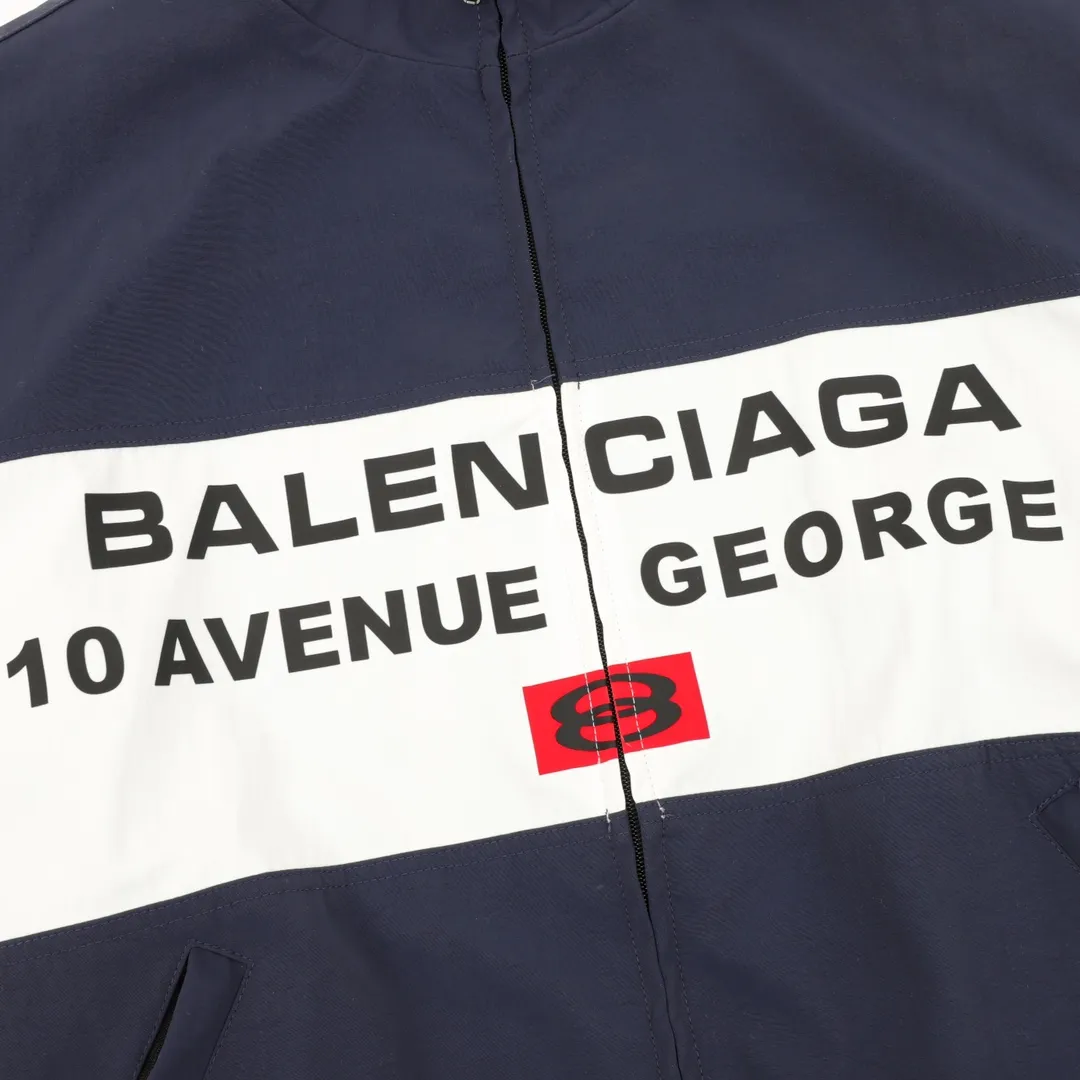 🅿️620 Balenciaga/Balenciaga three-color double-ring printed stand-up collar jacket. It is made of customized matt Taslan professional fabrics, plus three-proof coating process, Teflon anti-fouling treatment, anti-oil stains and easy to clean, polyester high-density bird's eye mesh lining, three-dimensional circulation breathable structure, quick moisture export, anti-static treatment, more comfortable to wear in autumn and winter, imported environmentally friendly glue screen printing, custom hardware zipper double puller LOGO, custom accessories three labels Size: XS-L
