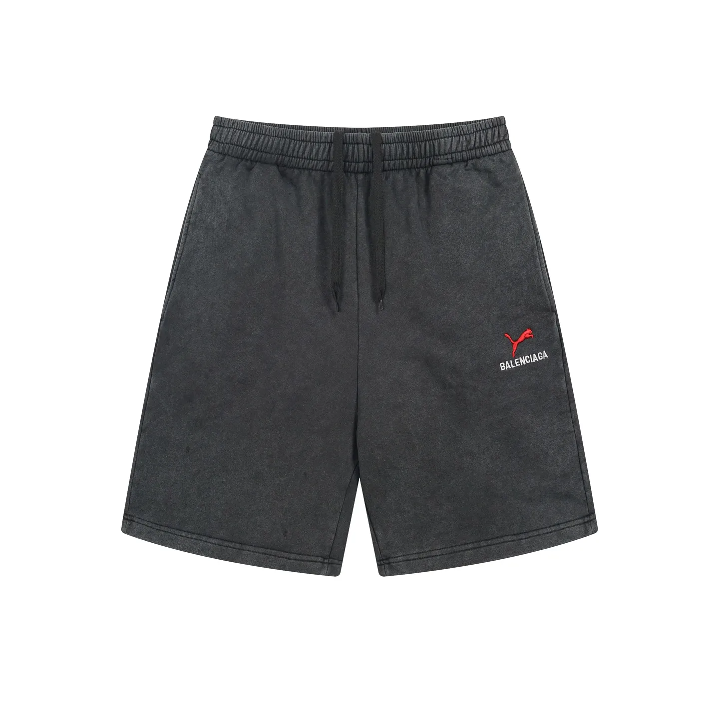 🅿️220 real photos [Top version. Official website quality] BALENCI*GA/26 new model. Paris co-branded puma series embroidered distressed washed shorts. Embroidered logo on the left side of the front. SS25 latest model. Research and development at the first time, different market currencies. Comparisons welcome. The fabric is made of Paris ZP custom-woven and dyed cotton sweatshirt, with a weight of 460 grams. The cloth surface is clean. The cloth pattern is clear, soft and comfortable. The embroidery is embroidered using imported Tajima embroidery machines. The letters are clear, the three-dimensional effect is strong, and there are no burrs. Jubie market currency. Welcome to compare. Same style for men and women Code: BL257013 Color: Washed Black Size: XS S M L