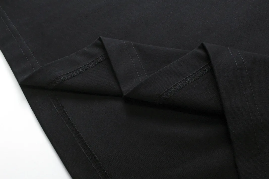 🅿️170 detailed pictures [Top version. Official website quality] BALENCI*GA/Paris. 2024 new model. Paris and EREWHON cooperation series new model, brick cabinet synchronization. Genuine product developed at the first time, happy to print and compare! The fabric is made of Paris ZP custom-woven and dyed cotton double yarn. Weighing 260 grams, the cloth surface is clean. The cloth pattern is clear, soft and comfortable. The threads are dyed with no color difference. The classic LOGO is printed using environmentally friendly imported materials, with clear letters and a three-dimensional effect. Restore the brick cabinet. Different market currency, welcome to compare, the version adopts OS loose shoulder version. Same style for men and women Coding: BL233311 Color: black, apricot Size: XS to L