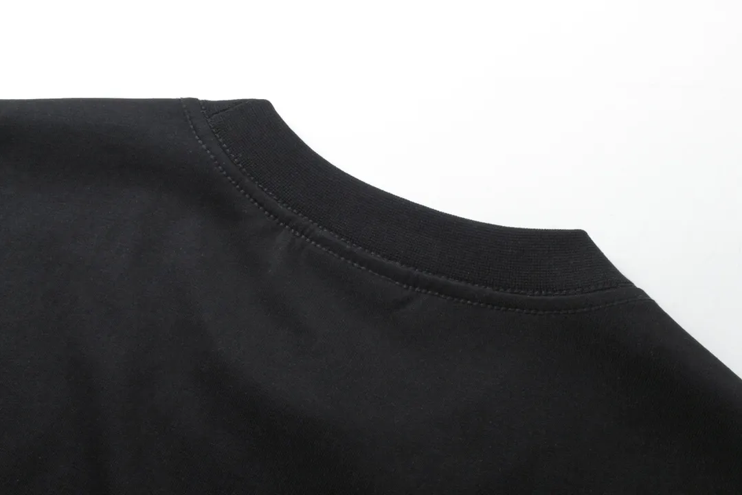 🅿️170 detailed pictures [Top version. Official website quality] BALENCI*GA/Paris. 2024 new model. Paris and EREWHON cooperation series new model, brick cabinet synchronization. Genuine product developed at the first time, happy to print and compare! The fabric is made of Paris ZP custom-woven and dyed cotton double yarn. Weighing 260 grams, the cloth surface is clean. The cloth pattern is clear, soft and comfortable. The threads are dyed with no color difference. The classic LOGO is printed using environmentally friendly imported materials, with clear letters and a three-dimensional effect. Restore the brick cabinet. Different market currency, welcome to compare, the version adopts OS loose shoulder version. Same style for men and women Coding: BL233311 Color: black, apricot Size: XS to L