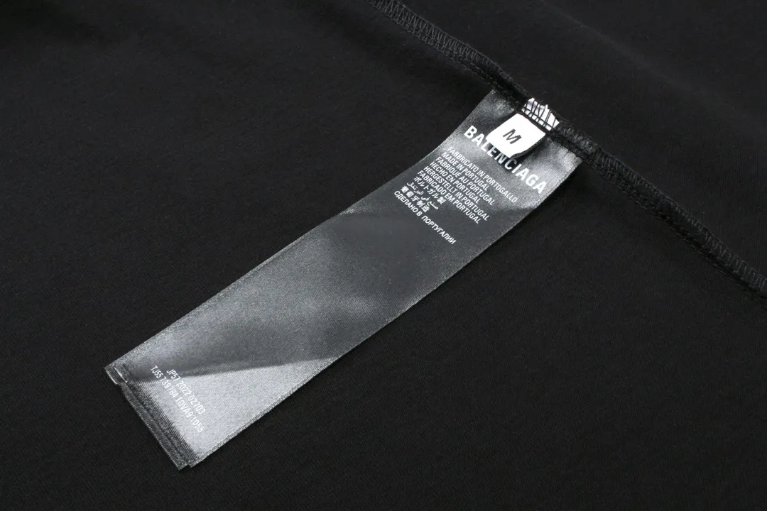 🅿️170 detailed pictures [Top version. Official website quality] BALENCI*GA/Paris. 2024 new model. Paris and EREWHON cooperation series new model, brick cabinet synchronization. Genuine product developed at the first time, happy to print and compare! The fabric is made of Paris ZP custom-woven and dyed cotton double yarn. Weighing 260 grams, the cloth surface is clean. The cloth pattern is clear, soft and comfortable. The threads are dyed with no color difference. The classic LOGO is printed using environmentally friendly imported materials, with clear letters and a three-dimensional effect. Restore the brick cabinet. Different market currency, welcome to compare, the version adopts OS loose shoulder version. Same style for men and women Coding: BL233311 Color: black, apricot Size: XS to L