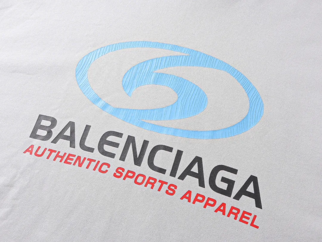 🅿️330 real photos [Top version. Official website quality] BALENCI*GA/Paris. 2024 new style. Paris surf pattern letter printing straight cracks. Ready-to-wear worn and distressed hooded sweatshirt, brick cabinet synchronization. Genuine product developed at the first time, happy to print and compare! The fabric is made of Paris ZP custom-woven and dyed cotton terry sweatshirt. Weighing 460 grams, the cloth surface is clean. The cloth pattern is clear, soft and comfortable. The threads are dyed with no color difference. The classic LOGO is printed using environmentally friendly imported materials with clear pattern letters and a three-dimensional effect. Restored brick cabinet. Ready-made garments are washed, worn and distressed. Different market currency. Welcome to compare. The version adopts OS loose shoulder style. Same style for men and women. Code: BL238931 Color: gray blue, gray white Size: XS S M L