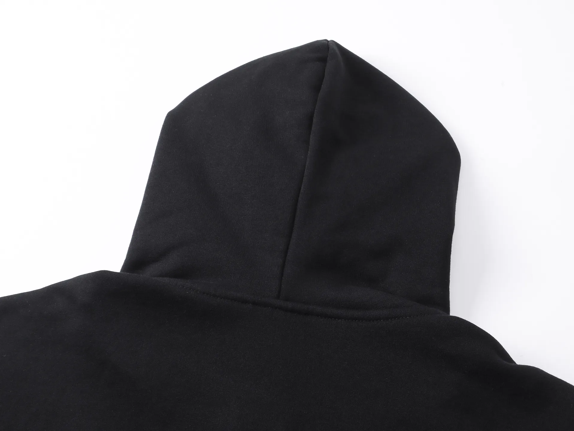 🅿️360 real shots [Top version. Official website quality] BALENCI*GA/Paris. 2025 new model. Co-signed by WFP. Foam three-dimensional printed hooded zipper cardigan sweatshirt with front and rear panels, left and right sleeves. Brick cabinets are synchronized. Genuine products are developed at the first time, and you can print and compare! The fabric is made of Paris ZP custom-woven and dyed cotton sweatshirt. Weighing 460 grams, the cloth surface is clean. The cloth pattern is clear, soft and comfortable. The threads are dyed with no color difference. The printing uses imported glue foam printing, the letters are clear and the effect is three-dimensional. The version adopts OS loose shoulder design. Same style for men and women. Code: BL259918 Color: Black Size: XS S M L