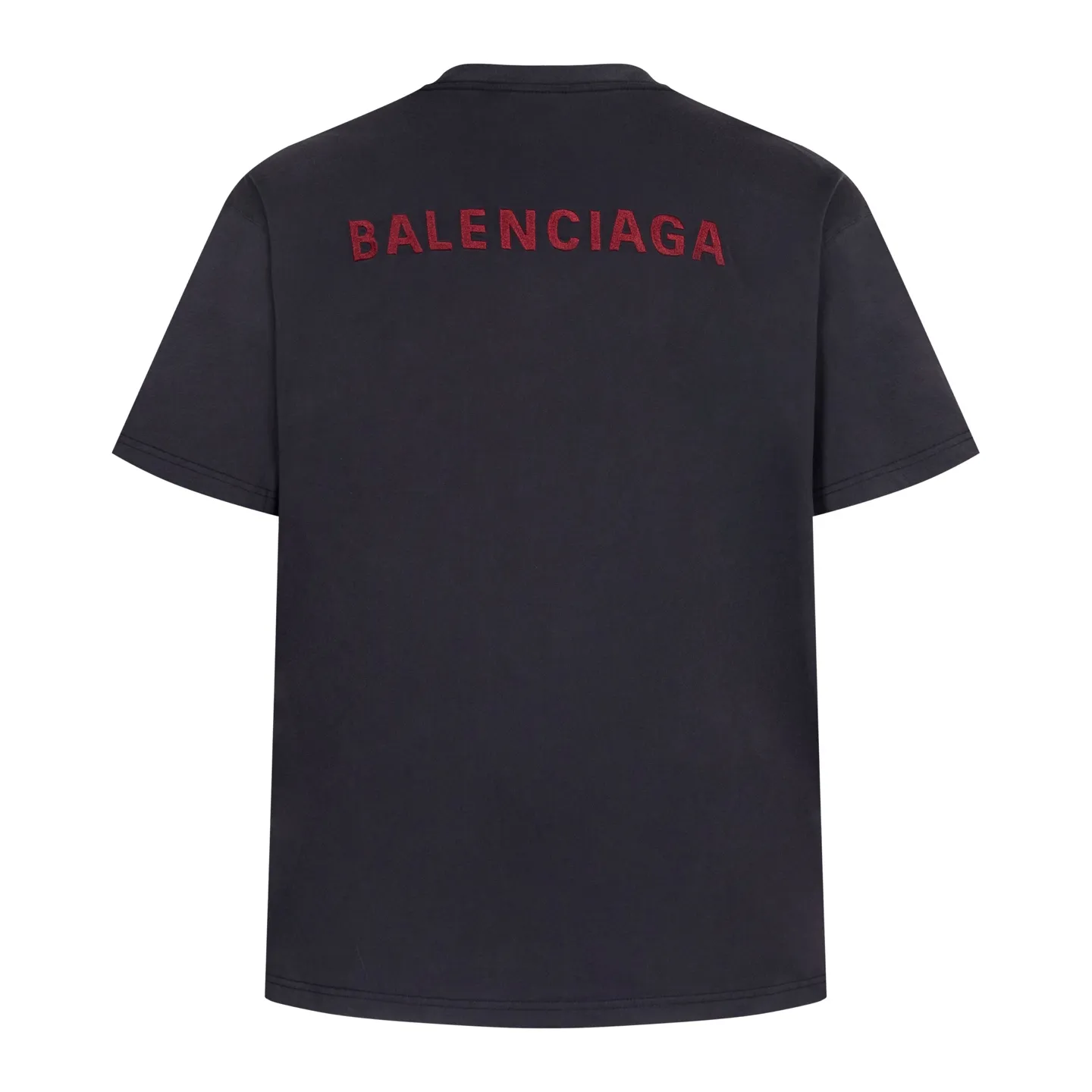 🅿️300 [Exclusive supply] BLCG front and back letter embroidered short sleeves (washed black). The fabric is made of 24S 185g double yarn special textile compact cotton, and the rib is made of 32S 340g double yarn stretch rib. It is woven with 24-count special-spun compact cotton yarn. The weaving process requires high standards and requires the use of advanced looms and high-quality raw materials. Specially woven compact cotton has many advantages, such as softness and comfort, good breathability, strong wrinkle resistance, good durability, etc.; it has a tighter, softer and more delicate texture and feel. Matte stitch embroidery is an embroidery technique that uses specific stitches and line widths during the embroidery process to give the embroidered letters a matte effect. The craftsmanship pays more attention to controlling the reflection and scattering of light to achieve a matte effect, and the embroidery effect has smooth and fine lines. Size:XS/S/M/L