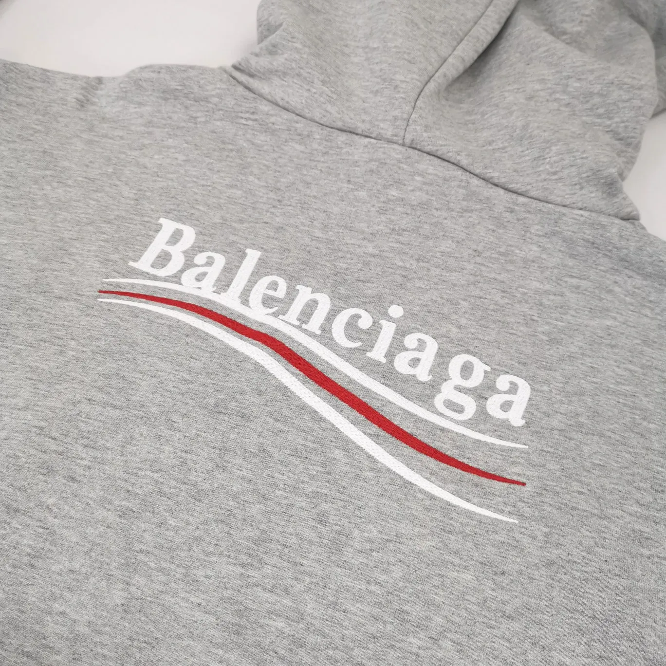 [New arrival] The top tested version of Balenciaga BALENCIAGA Cola Malone embroidery printed male and female couple star's same style autumn and winter pure cotton hoodie hooded sweatshirt in three colors, guaranteed to be the same as the original fabric, no color difference! Customized dyeing in a package! INS, Xiaohongshu’s popular style, classics that never fade away! The king of orders in Spain, the fried chicken is highly recommended! 480% pure cotton terry fabric, comfortable and warm! Full of drape! The printing uses Tajima embroidery machine imported from Japan, which is known as the fighter among embroidery machines. The embroidery is meticulous, with no threads or skipped threads, the printing and embroidery are full and fine, and the letter spacing is consistent with ZP! Wearing it gives you full confidence and peace of mind! The labels and washes are all correct! On behalf of G at the same level! Consistent packaging at the counter! Size: XS-L Color: Purple light gray white gray P:450
