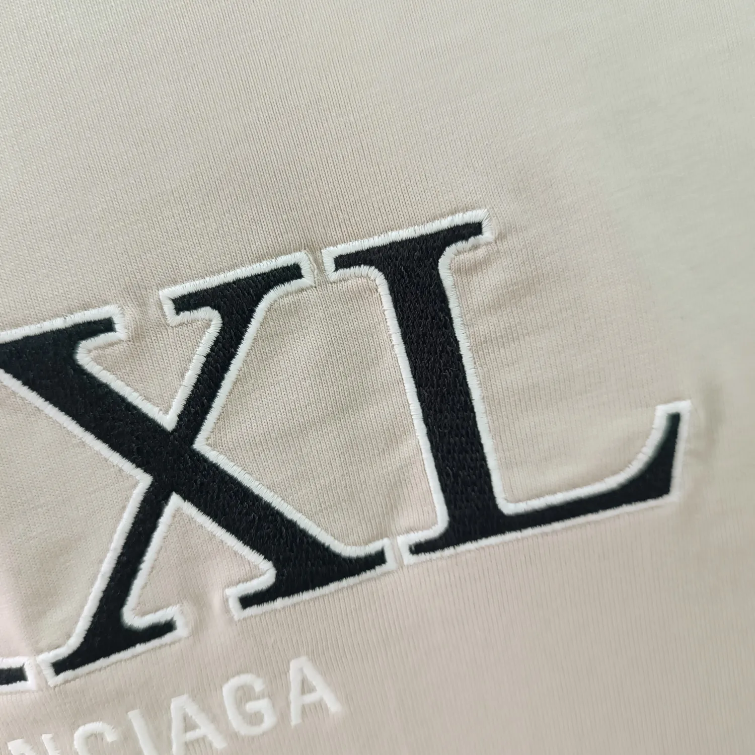 The top tested version of Balenciaga BALENCIAGA's new XXXL letter embroidery, milky white latest style bottoming short-sleeved T-shirt [new ceiling level] - 2023 new version shipped! Feel free to compare top quality products!  -Using imported Tajima 10w needle machine embroidery, high-density embroidery letter wrapping technology, full details and no tails, clear letters without connections‼ ️ - BLCG's latest fashion series, Jay Chou's same upper body, new models are released every year, milk white color is new this year, I didn't hesitate to buy it as soon as I saw it, the upper body is whiter, I love this color so much! The new customized fruit pattern collar label is different from the previous embroidered LOGO collar label, please pay attention to the distinction! -Full set of 1:1 customized accessories + Sydney paper with logo + new version of handbags at the counter + three labels for large products + original hangtag -The webbing on the back collar extends to the shoulders for reinforcement, and the stitches are downturned at the joints. Imported elliptical machine with imported glue technology. Overall printing without teeth. 32s280g double yarn combed cotton fabric, weighing up to 400 grams after washing!  Color: Washed Black Apricot Size: XS-L P:310