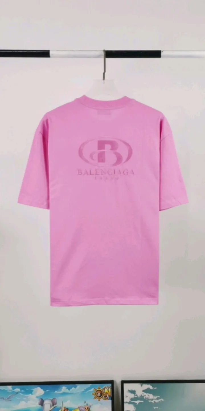Actual video shot————The top tested version of the new BALENCIAGA Balenciaga five-star embroidered environmentally friendly large LOGO male and female couple stars the same short-sleeved T-shirt BEHRINGER embroidery technology, 5-star environmentally friendly series! The embroidery is meticulous and detailed! The font is full and the texture is clear! The fabric is made of 280g high-count double-yarn pure cotton, polyester-free, and absolutely no pilling! Size: XS-L Color: Black Pink P:250