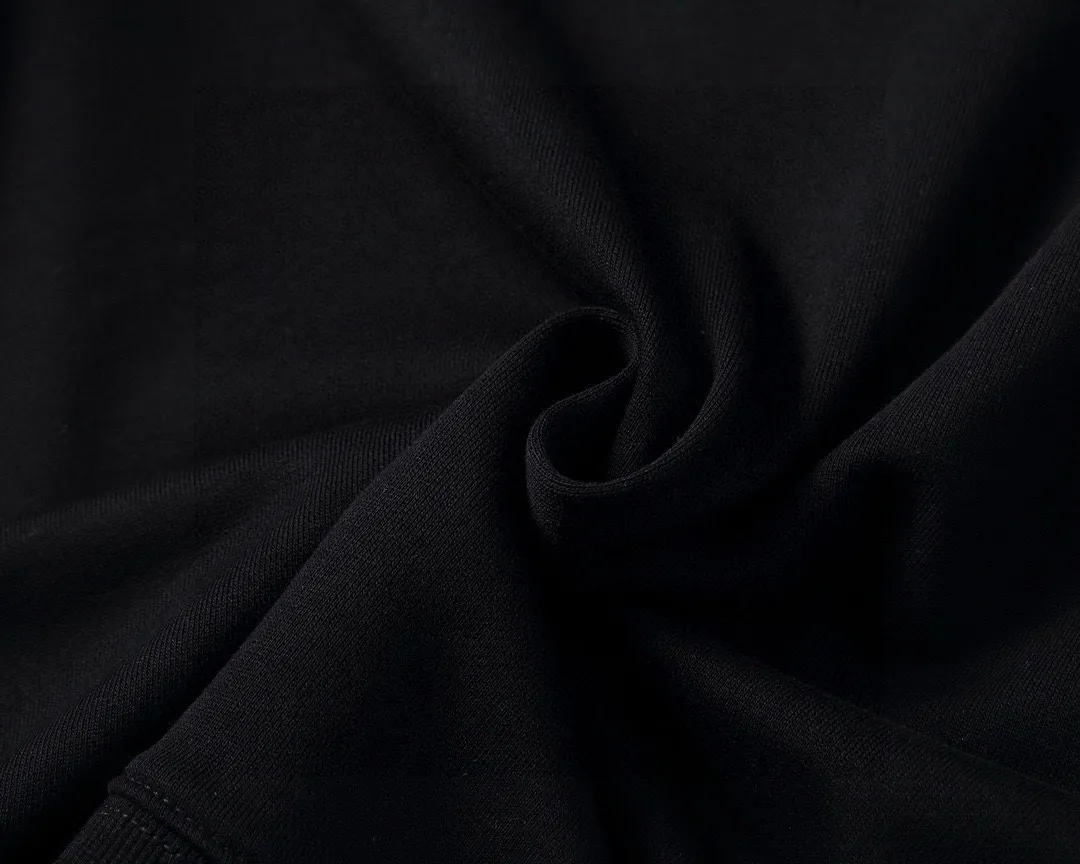 🅿️220 brand [BALENCIAGA] (good news for fat people) 2025ss autumn latest long-sleeved round-neck sweatshirt, available simultaneously on the official website. Refreshing and breathable. Made of top Tencel Roman. Comfortable and soft. 3D stereoscopic clarity. Super fashion sense. Great gift for your own use. Size: M-5XL (can be worn up to 220 pounds)