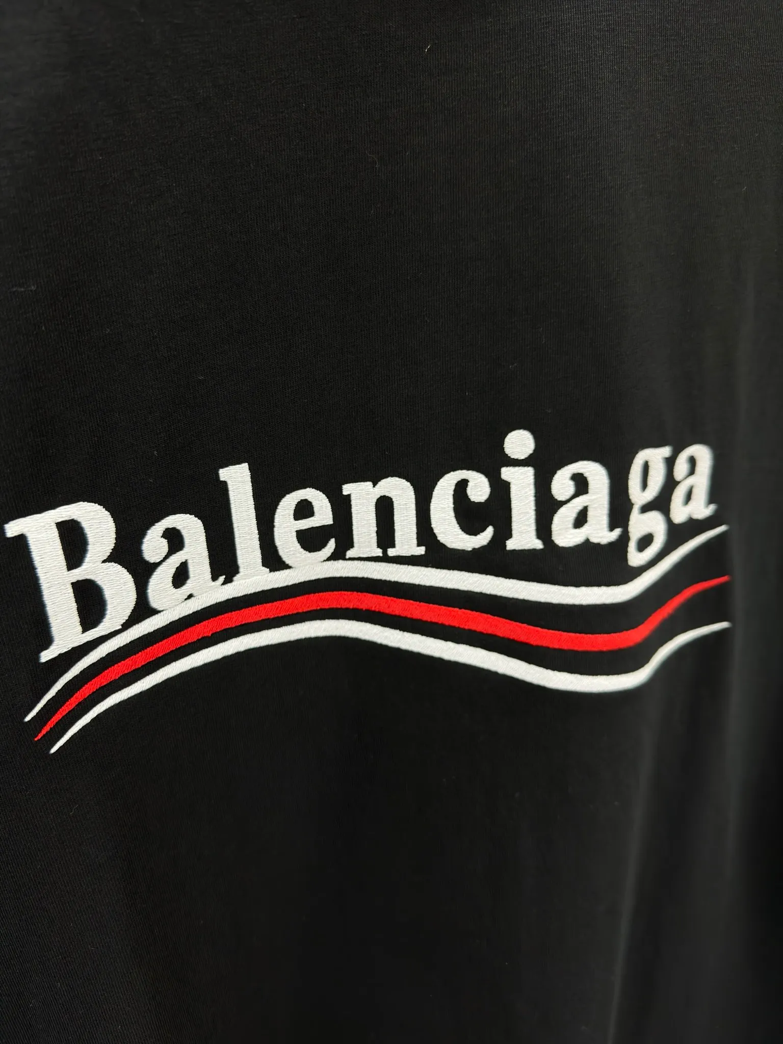 🅿️240 BALENCI*GA Paris classic cola style long sleeves. The fabric is made of Paris custom-woven and dyed double yarn pure cotton fabric. The weight is 280g. The thread is custom-woven and dyed without color difference. The front and back panels are embroidered with imported Tajima machines. Two high-temperature setting washes. os dropped shoulders and loose version. Same style for men and women -Color: black ivory -SIZE: XS S M L Style No. 8613#