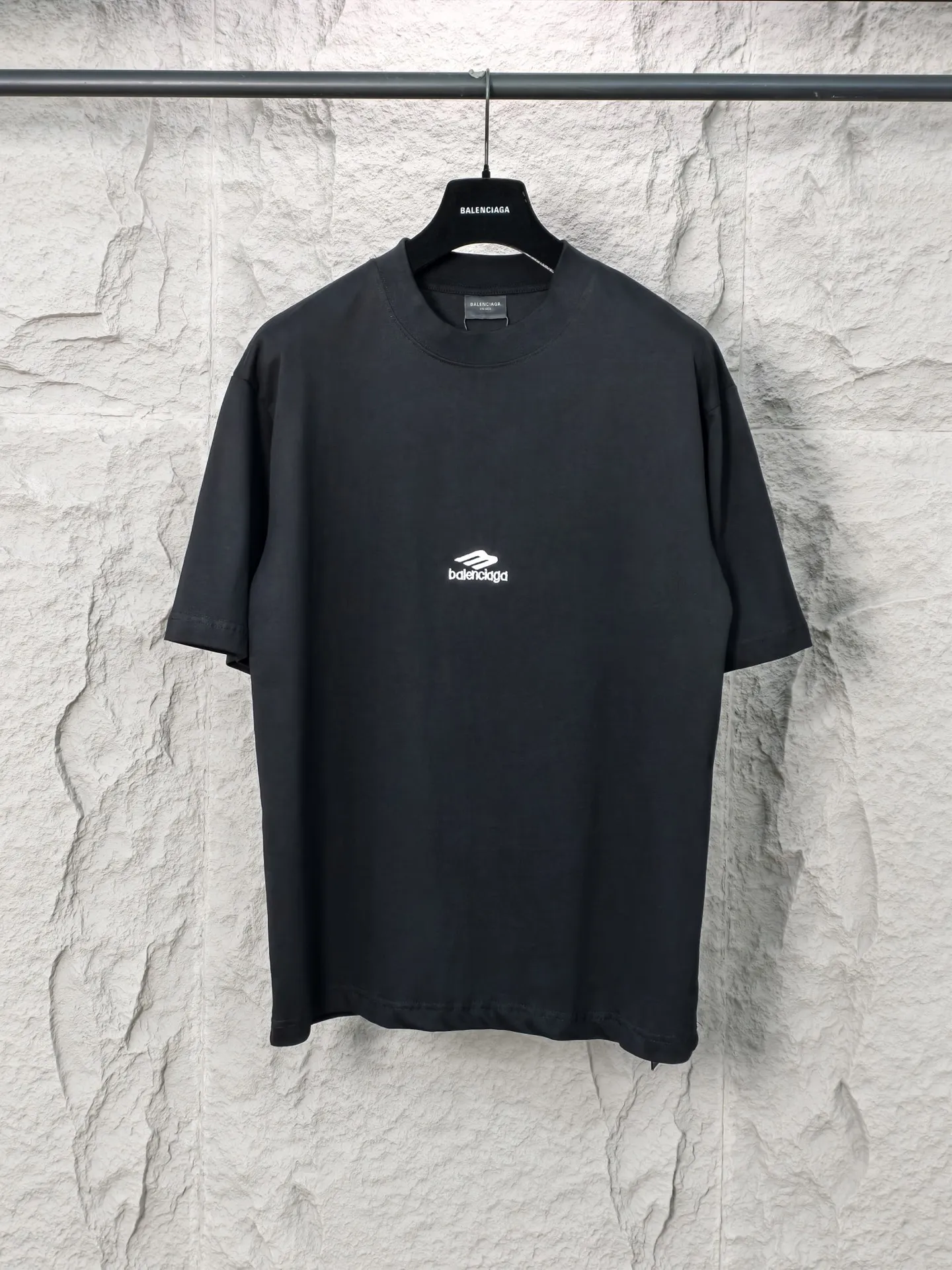 🅿️180 9207# Actual pictures Top version [[BALENCIA*GA] Official website quality Paris new ski series 3M size LOGO embroidered short-sleeved T-shirt OS version Loose dropped shoulders Unisex style Fabric: 260 grams 100% cotton double yarn Technology: Front and back embroidery Garment washing Shape solid Color: Black Blue Yellow Size: XS S M L