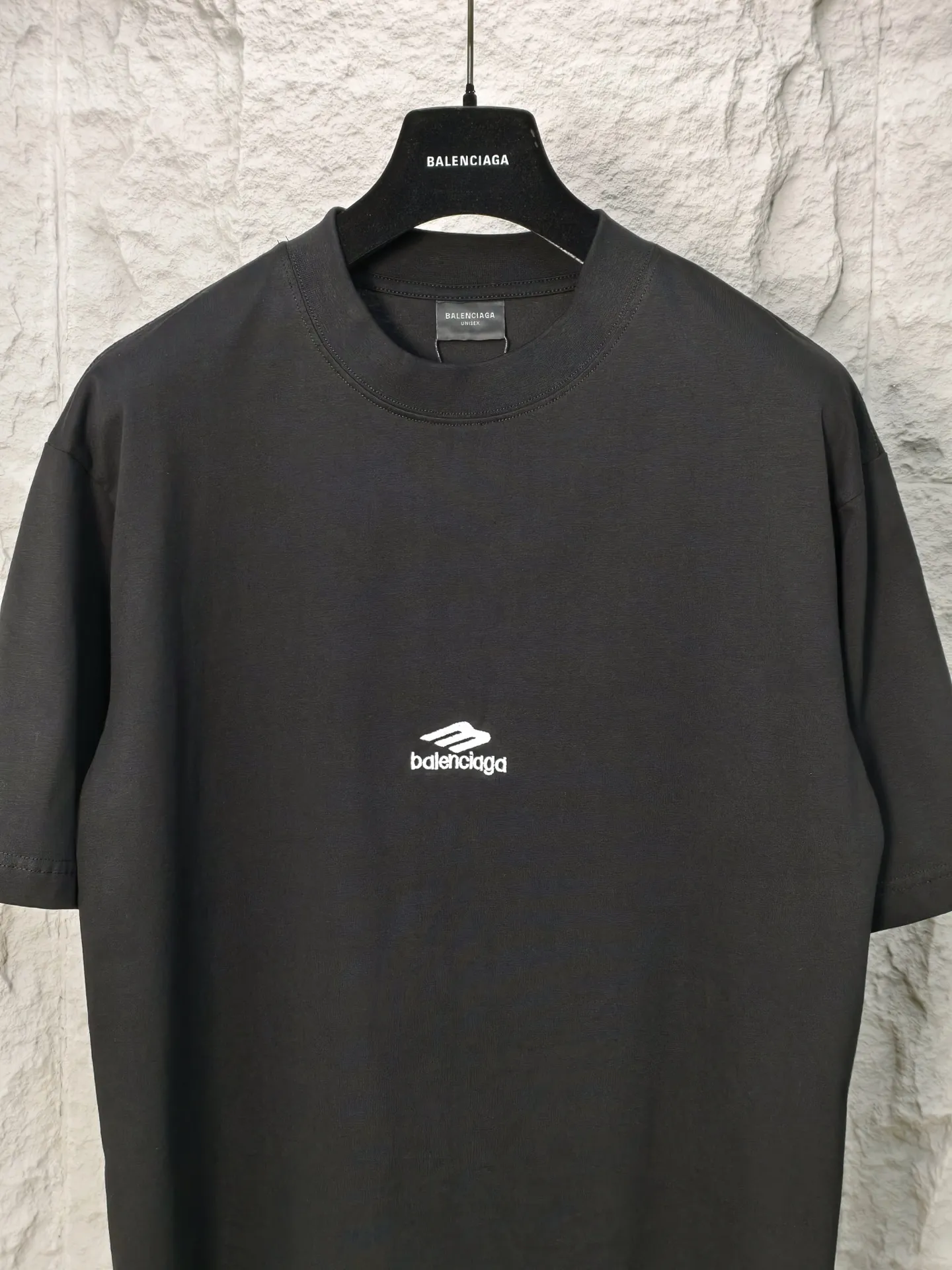 🅿️180 9207# Actual pictures Top version [[BALENCIA*GA] Official website quality Paris new ski series 3M size LOGO embroidered short-sleeved T-shirt OS version Loose dropped shoulders Unisex style Fabric: 260 grams 100% cotton double yarn Technology: Front and back embroidery Garment washing Shape solid Color: Black Blue Yellow Size: XS S M L