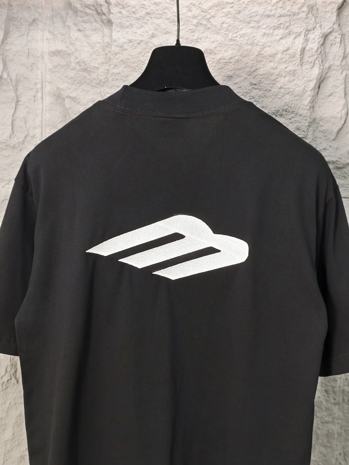 🅿️180 9207# Actual pictures Top version [[BALENCIA*GA] Official website quality Paris new ski series 3M size LOGO embroidered short-sleeved T-shirt OS version Loose dropped shoulders Unisex style Fabric: 260 grams 100% cotton double yarn Technology: Front and back embroidery Garment washing Shape solid Color: Black Blue Yellow Size: XS S M L