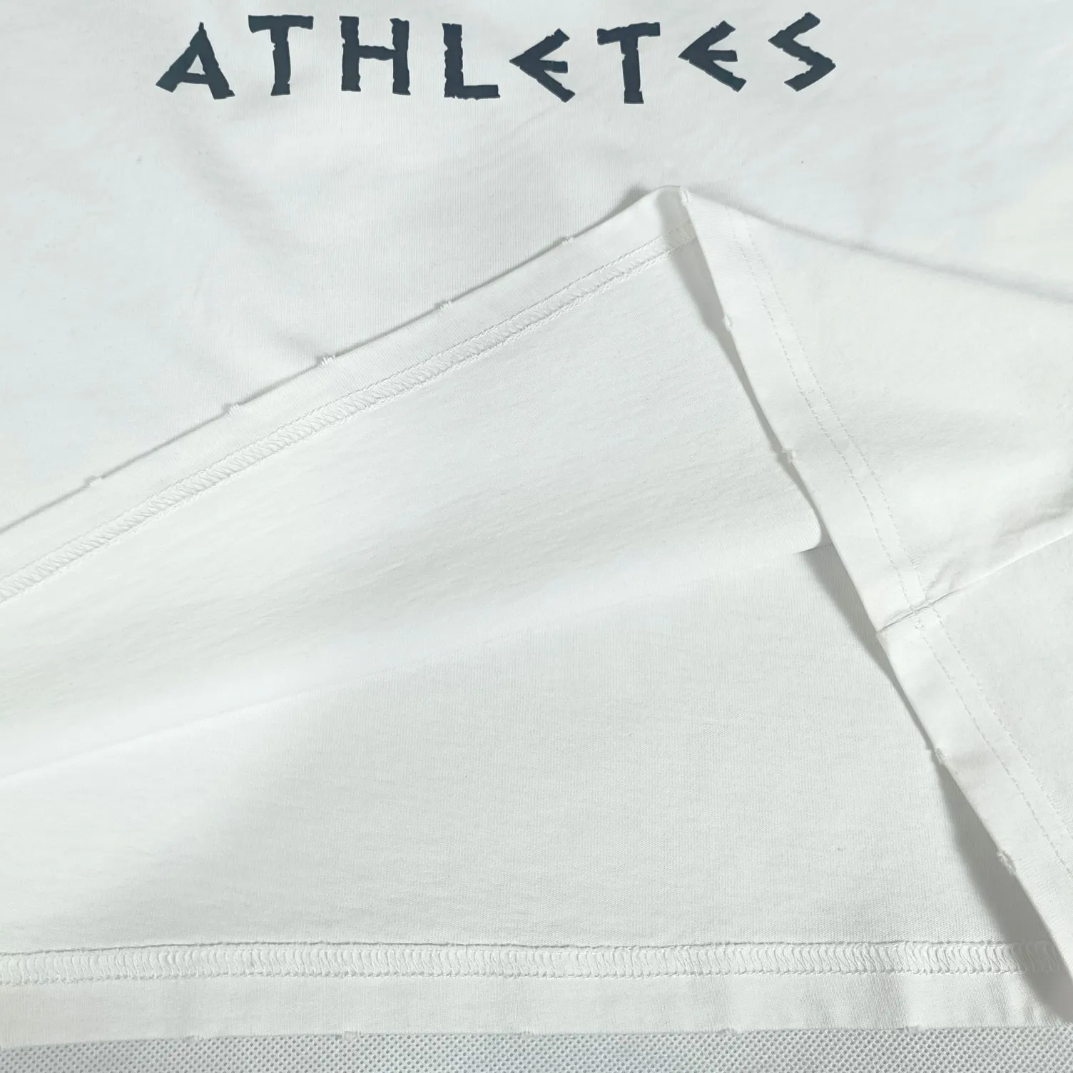 The top proven version of Balenciaga BALENCIAGA men's running sports pure cotton loose-fitting short-sleeved T-shirt for men and women couples. The threads and hems are all manually worn to ensure that the clothes are not deformed when worn by hand. This is especially reflected in the collar thread, hem opening, and cuffs. If you are not careful, these areas will be damaged and deformed, which will affect the overall style and quality of the clothes. The printing uses collar glue technology, with high printing accuracy and no tooth edges. Neat, refreshing, and clear texture. The fabric is made of 24S 260g double yarn cotton fabric, which is full of drape and has good sweat absorption and breathability. Color: black and white Size: XS-L P:250