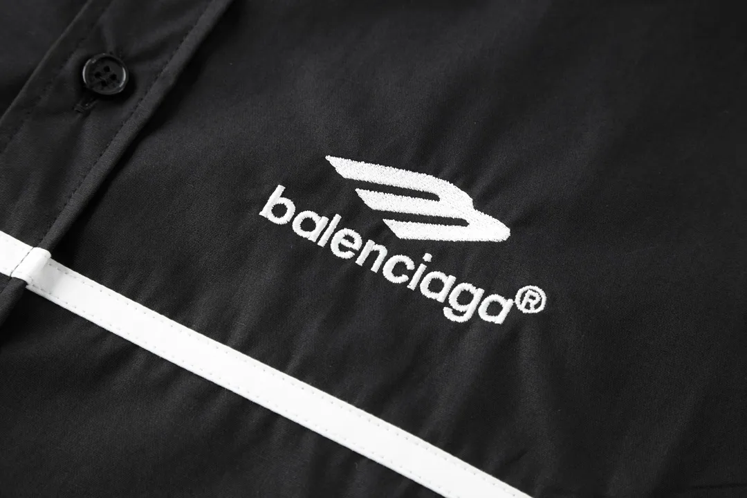🅿️500 [Exclusive supply] BLCG 3B embroidered long-sleeved shirt (black) The fabric is made of high-count and high-density cotton woven fabric imported from Japan. The fabric is stable in shape and not easy to deform. The surface is smooth and the upper body is textured. It has good wrinkle resistance and maintains the pattern. The embroidery uses Tajima machine 10,000-needle embroidery. The flower shape is full and shiny. There is no connection. The middle webbing splicing is processed by laser fixed-point positioning to connect and align. The ready-made garments are sewn and spliced according to YB design, with dense and neat stitching to restore pattern details and upper body effects to the greatest extent. Size:S-M-L
