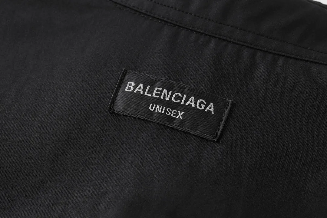 🅿️500 [Exclusive supply] BLCG 3B embroidered long-sleeved shirt (black) The fabric is made of high-count and high-density cotton woven fabric imported from Japan. The fabric is stable in shape and not easy to deform. The surface is smooth and the upper body is textured. It has good wrinkle resistance and maintains the pattern. The embroidery uses Tajima machine 10,000-needle embroidery. The flower shape is full and shiny. There is no connection. The middle webbing splicing is processed by laser fixed-point positioning to connect and align. The ready-made garments are sewn and spliced according to YB design, with dense and neat stitching to restore pattern details and upper body effects to the greatest extent. Size:S-M-L