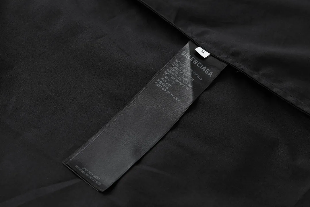 🅿️500 [Exclusive supply] BLCG 3B embroidered long-sleeved shirt (black) The fabric is made of high-count and high-density cotton woven fabric imported from Japan. The fabric is stable in shape and not easy to deform. The surface is smooth and the upper body is textured. It has good wrinkle resistance and maintains the pattern. The embroidery uses Tajima machine 10,000-needle embroidery. The flower shape is full and shiny. There is no connection. The middle webbing splicing is processed by laser fixed-point positioning to connect and align. The ready-made garments are sewn and spliced according to YB design, with dense and neat stitching to restore pattern details and upper body effects to the greatest extent. Size:S-M-L