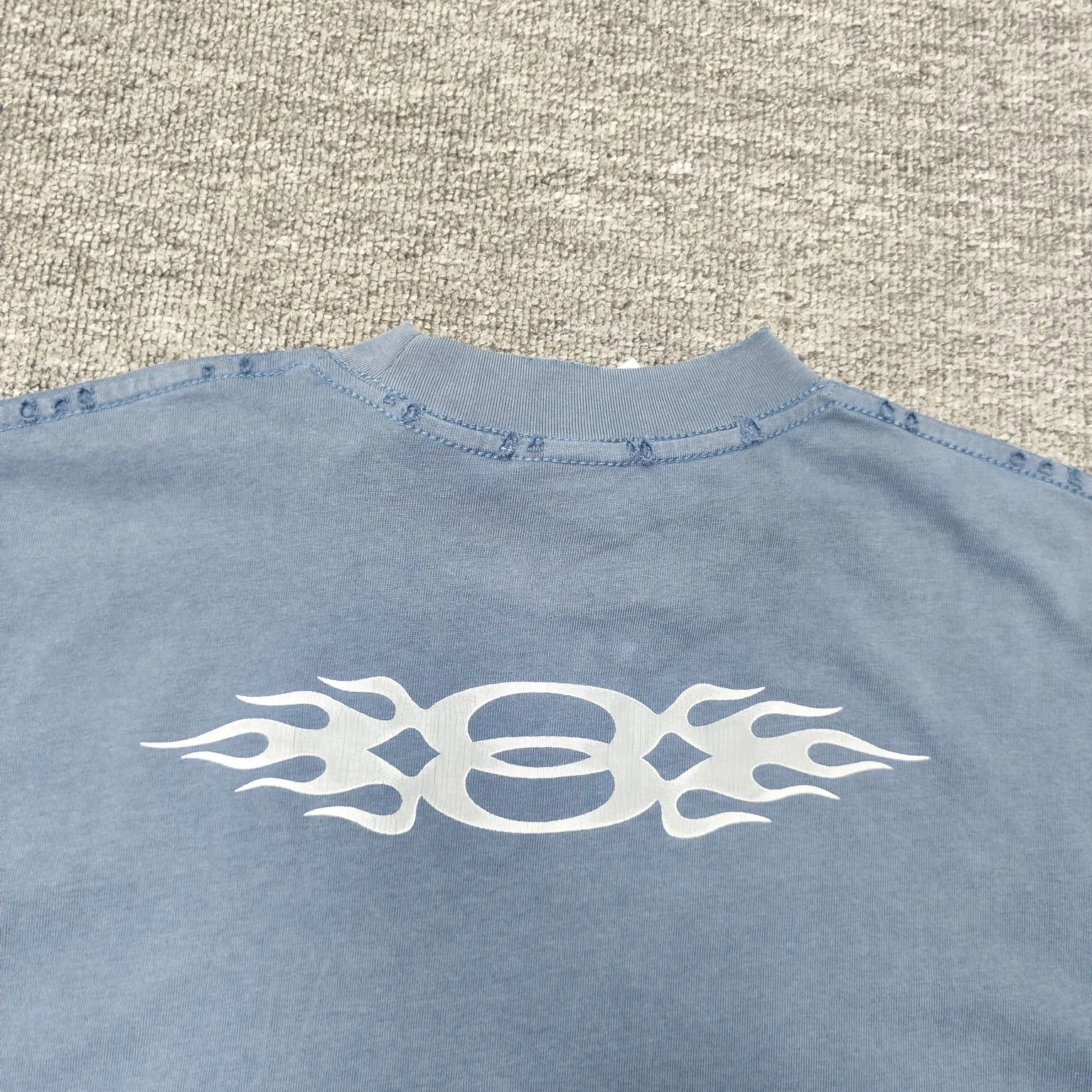 Top version BALENCIAGA/Balenciaga 2024 SS latest flame direct-injection printed washed distressed short-sleeved T-shirt ✅No.1 quality in this market Real ceiling quality✅All original development pay attention to detail pictures to avoid stolen pictures merchants mix and distribute ✅Correct 260g custom-woven and dyed double-yarn pure cotton fabric, frayed holes ZP consistent ✅Correct imported material printing Conley machine direct-injection process No touch, clear three-dimensional, firm and non-shedding✅No color difference in custom-dyed threads, no fading No deformation, overweight craftsmanship, consistent with the original version, different from the market currency. Here is an explanation of why mine is a little more expensive than others, 1. It seems to be a simple printing or embroidery, but it is not simple at all. 10000% imported machine restoration, not just lip service. You are welcome to compare with peers. 2. Each model is produced by the company, and the details of the workmanship and fabrics are consistent with the original ones. There is no color difference between the ones at the counters. Guaranteed no color difference. Re-engraving is not scary. Whoever is fake is embarrassed. It’s not shameful to make a replica, it’s shameful if you can’t buy the correct version if you make a replica. 3. Note that the threaded collars are all original collars of certain countries and regions, with high wrapping. The width of the neckline and cabinets are accurate to the millimeter. Thick necklines are not easy to deform. The collars of high-end products are all restored cabinets. They are different from the big collars in the world. Ordinary garbage short-sleeves are printed with a print. The clavicle of the upper body is exposed. Please be patient. Customers who have bought genuine products or have seen genuine products will come back to place orders again. This is quality. This is quality. 4. Different styles of washed wheat main wheat, including imported wheat, have different colors and codes. Really restore the counter. As we all know, Balenciaga has different English or different colors on the collar labels of each quarter. This distinguishes the fast food products with the same common main wheat washed wheat. 5. Pay attention to the workmanship. The stitching at the neckline has no folds, smooth and natural without overlapping lines, and truly restores this. This is something that many people cannot do. 6. The fabric is made of 260g Paris-specific double yarn. No one can make better fabrics than my family. There's really no way to compare it with the ordinary version on the market. Respect it. It's genuine and costs thousands of dollars. Don't buy street stalls. Quality 7. The workmanship is fully restored. The packaging is fully restored. The cost is huge. 8. I guarantee here that this is the highest quality you can find. Color: Yellow Blue Black Size: XS-S-M-L P:260