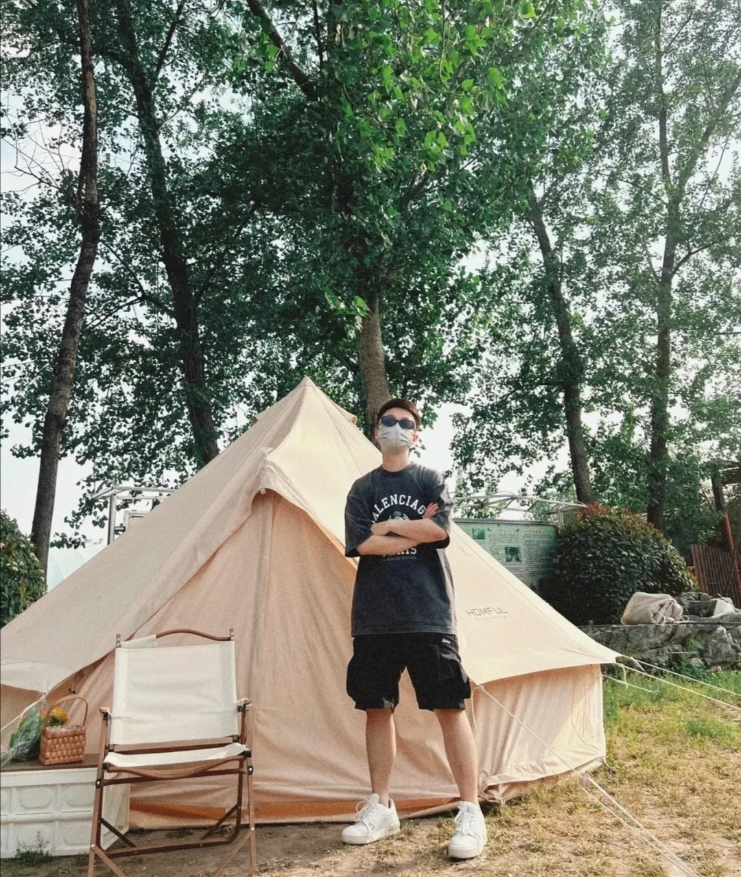 ♻️💯Upper body reference model picture❤️New top-notch proven version BALENCIAGA Paris designer 2022 spring and summer style Crown Wheat 1917 letter cracked printed short shaft T-shirt for men and women, same style, huge cost single product. In terms of fabric alone, 26S 280g double-ply double-yarn plain cotton fabric, plus the fabric needs to be pre-shrunk in advance and then fried and aged, is enough to drink a pot! The printing uses Kornit digital direct injection cracking process. Because it is glued, there is no need to worry about the printing falling off if it bursts. A full set of customized accessories, synchronized at the counter, and consistent coding. Color: Washed Black White Size: XS-L P:280