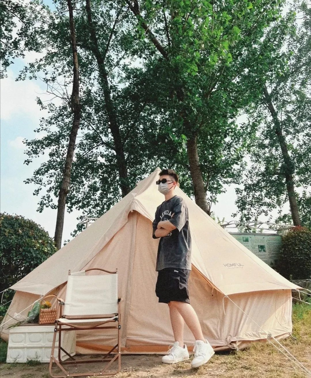 ♻️💯Upper body reference model picture❤️New top-notch proven version BALENCIAGA Paris designer 2022 spring and summer style Crown Wheat 1917 letter cracked printed short shaft T-shirt for men and women, same style, huge cost single product. In terms of fabric alone, 26S 280g double-ply double-yarn plain cotton fabric, plus the fabric needs to be pre-shrunk in advance and then fried and aged, is enough to drink a pot! The printing uses Kornit digital direct injection cracking process. Because it is glued, there is no need to worry about the printing falling off if it bursts. A full set of customized accessories, synchronized at the counter, and consistent coding. Color: Washed Black White Size: XS-L P:280