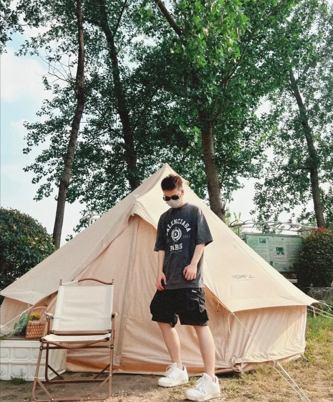 ♻️💯Upper body reference model picture❤️New top-notch proven version BALENCIAGA Paris designer 2022 spring and summer style Crown Wheat 1917 letter cracked printed short shaft T-shirt for men and women, same style, huge cost single product. In terms of fabric alone, 26S 280g double-ply double-yarn plain cotton fabric, plus the fabric needs to be pre-shrunk in advance and then fried and aged, is enough to drink a pot! The printing uses Kornit digital direct injection cracking process. Because it is glued, there is no need to worry about the printing falling off if it bursts. A full set of customized accessories, synchronized at the counter, and consistent coding. Color: Washed Black White Size: XS-L P:280
