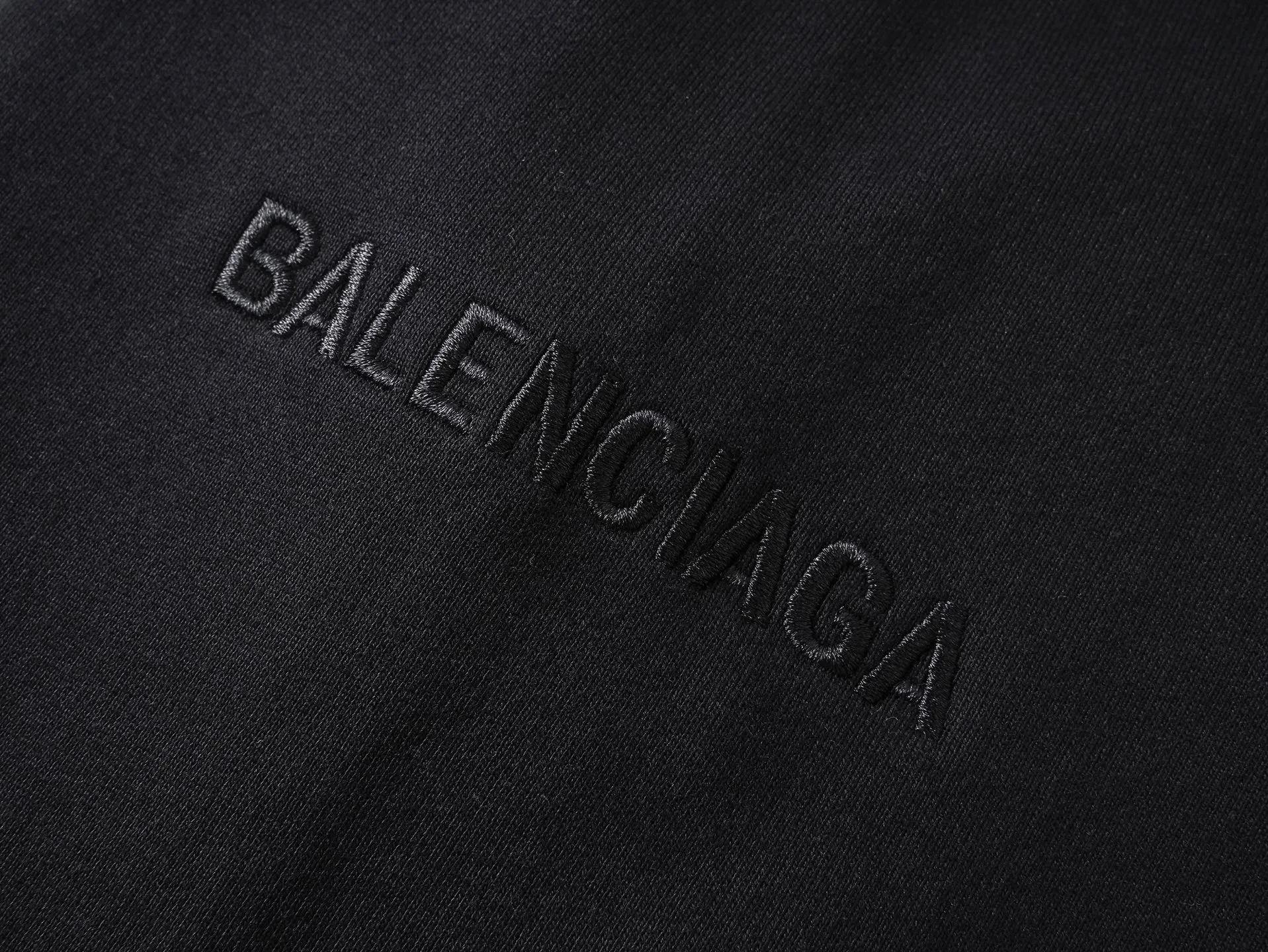 🅿️400 BALENCI*GA Paris' latest masking tape style hooded long-sleeved zipper sweatshirt. The back pattern is printed with imported environmentally friendly materials, and the tape is glued. Customized matching hardware. The letters are clear. The effect is three-dimensional. Exclusively pattern-woven and dyed 460g fabric. Threads are dyed in the same vat with zero color difference. Brick cabinet synchronization. Welcome to compare. Same style for men and women -Color: black beige -SIZE: Xs S M L Style No. 8970#