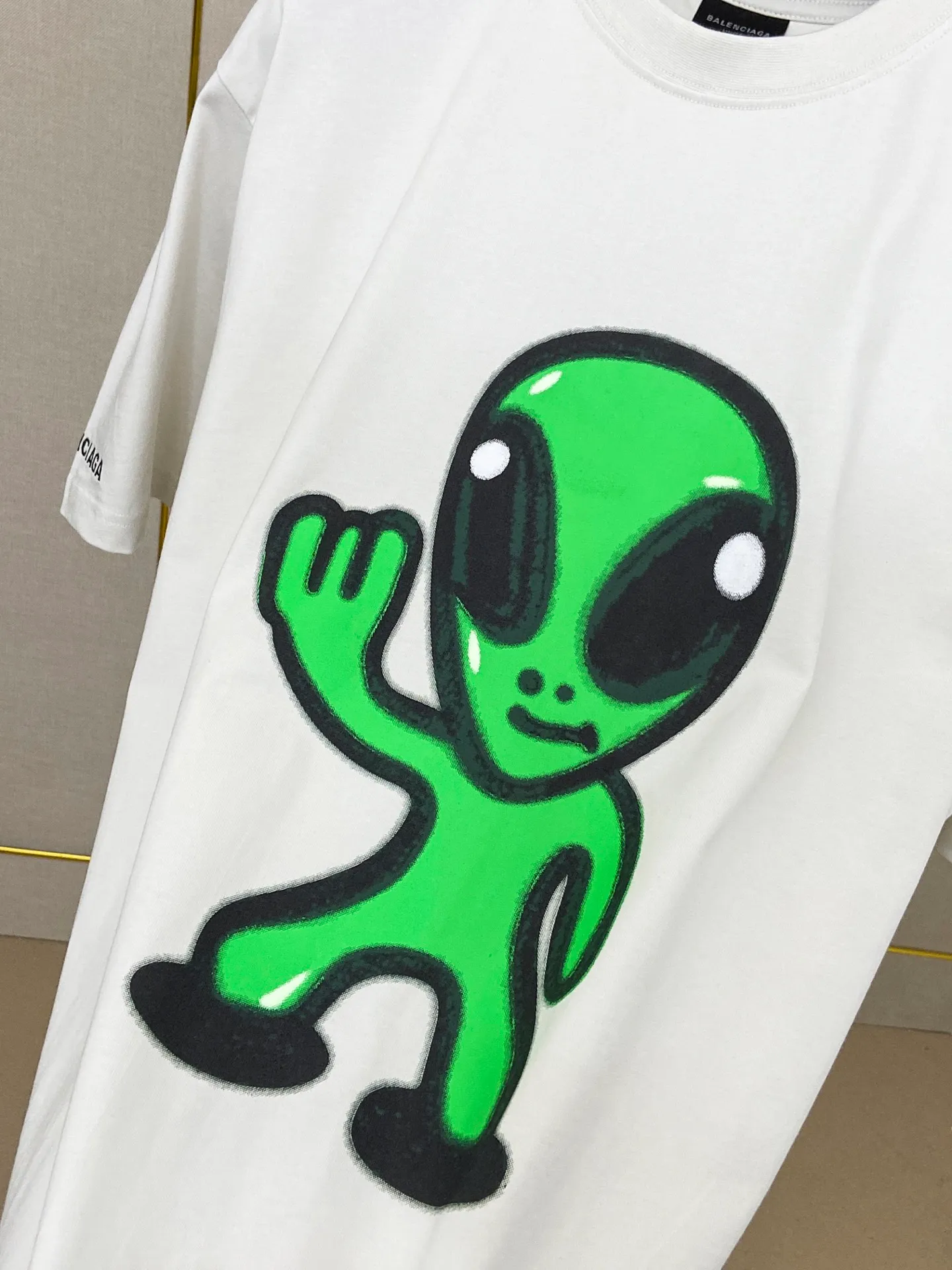 🅿️180 9196# Actual photo top version [[BALENCIA*GA] official website quality Paris new alien front panel smiley face print luminous effect short-sleeved T-shirt OS version loose dropped shoulders Unisex fabric: 260g 100% cotton double yarn Technology: front and rear digital direct injection right sleeve embroidery garment wash shaping solid color Color: black off-white floral gray Size: XS S M L